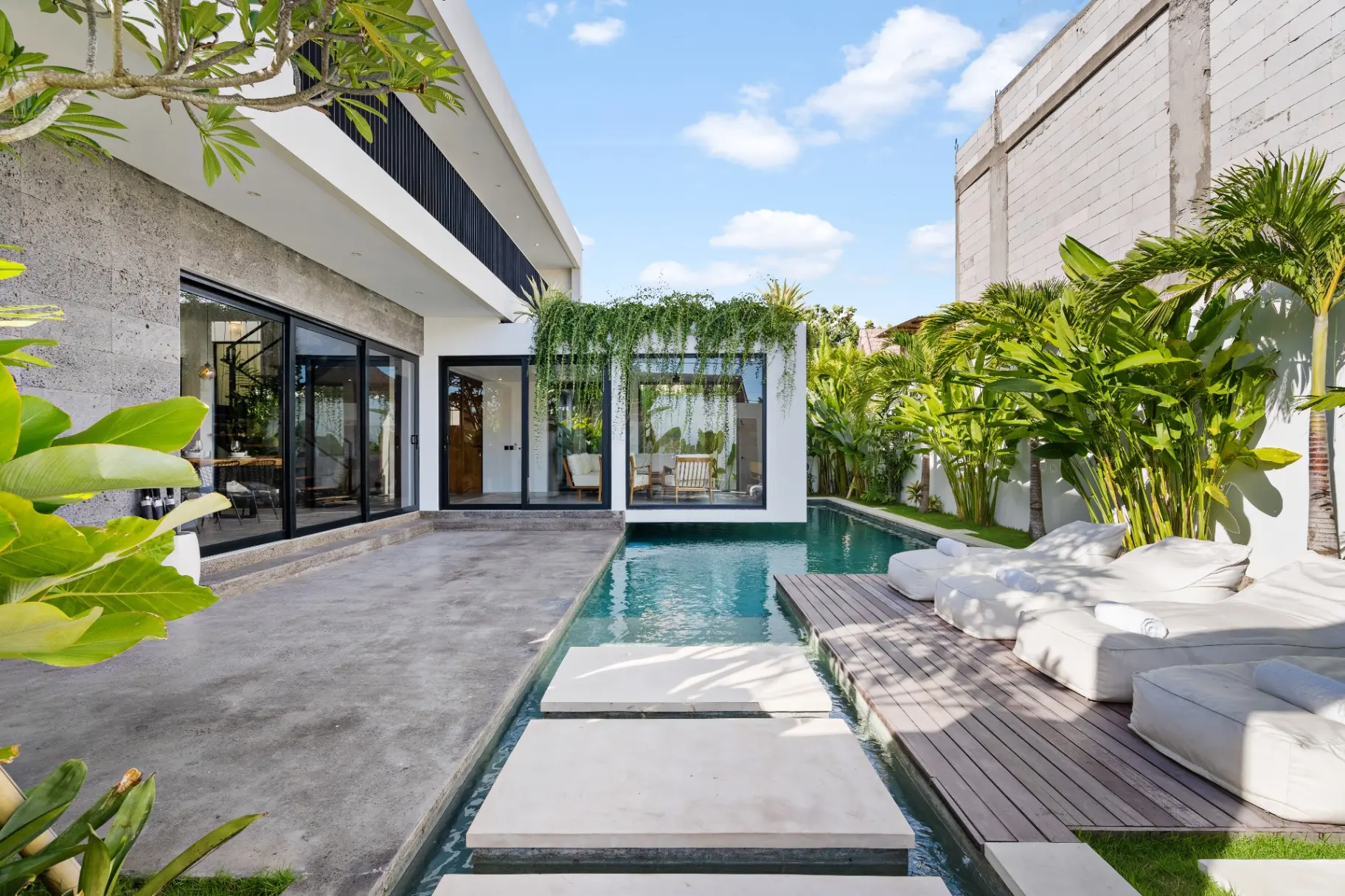 Bahagia - Luxe 3BR Berawa | Pool Bath & Walk to Nüde