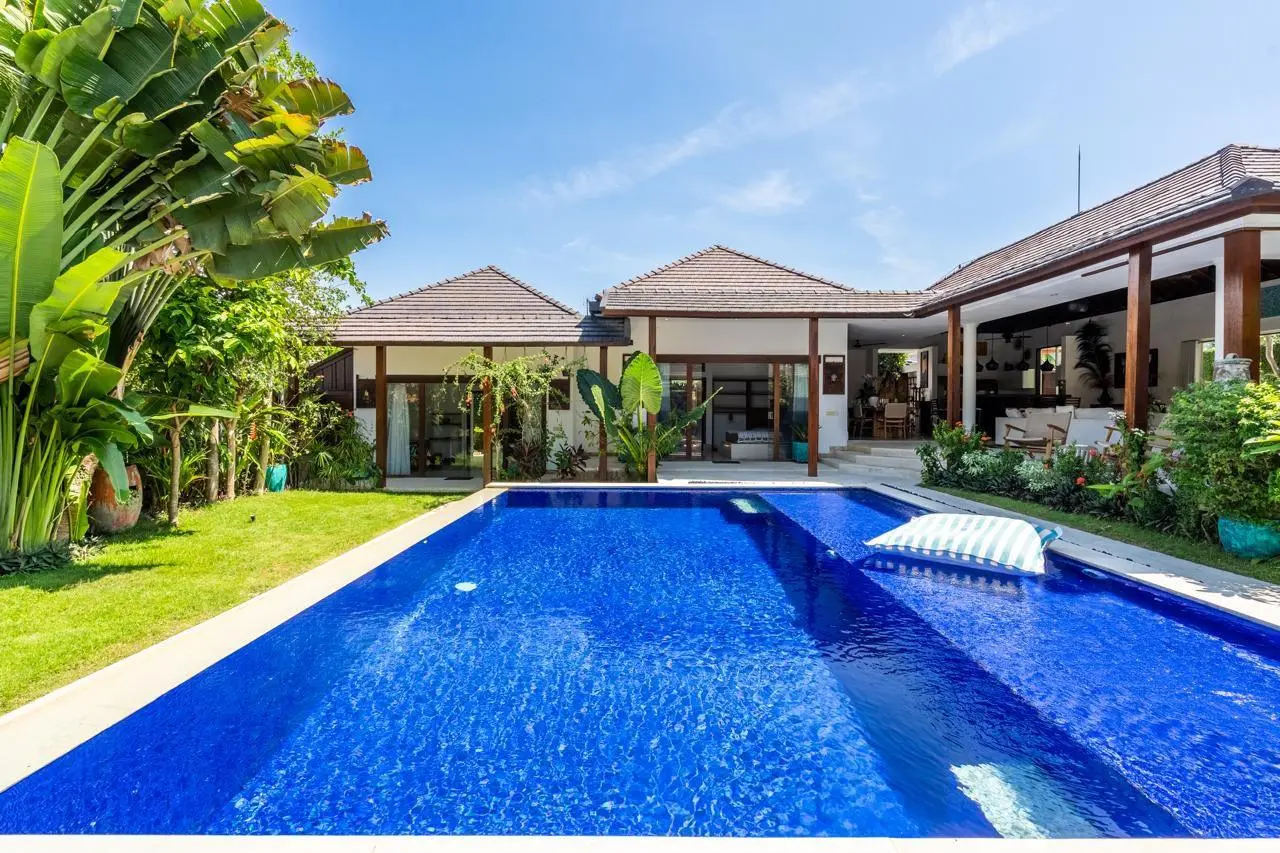 4 BEDROOMS VILLA IN UMALAS
