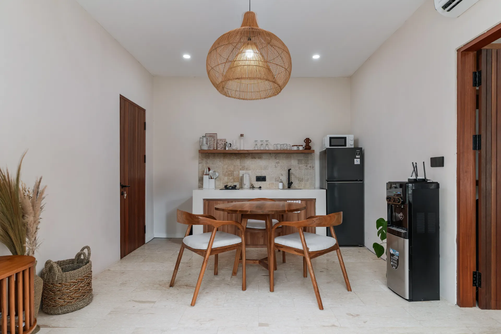 Chic 1BR Apartment for Rent – Near Bingin Beach ☀️ — image 1