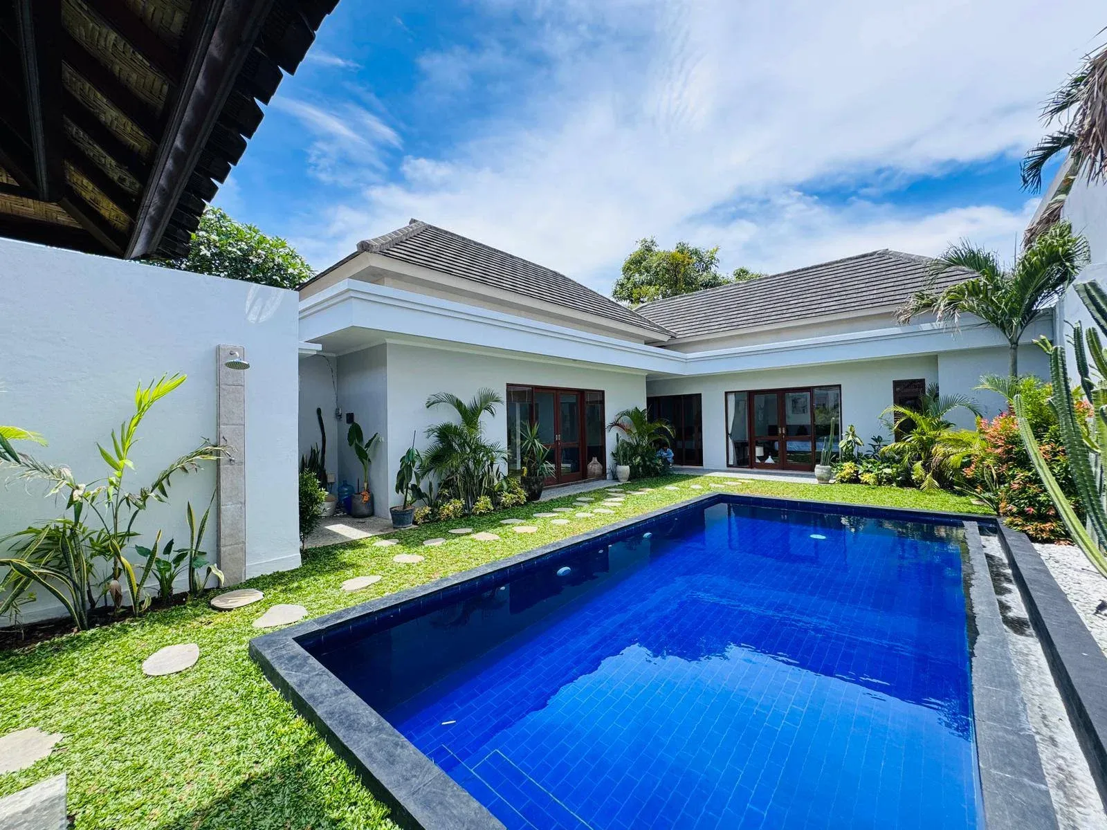 2-Bedroom Modern Villa Walking Distance to Berawa Beach
