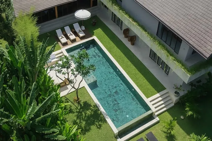Villa For Rent 4 Bed In Pererenan Badung Bali — image 3