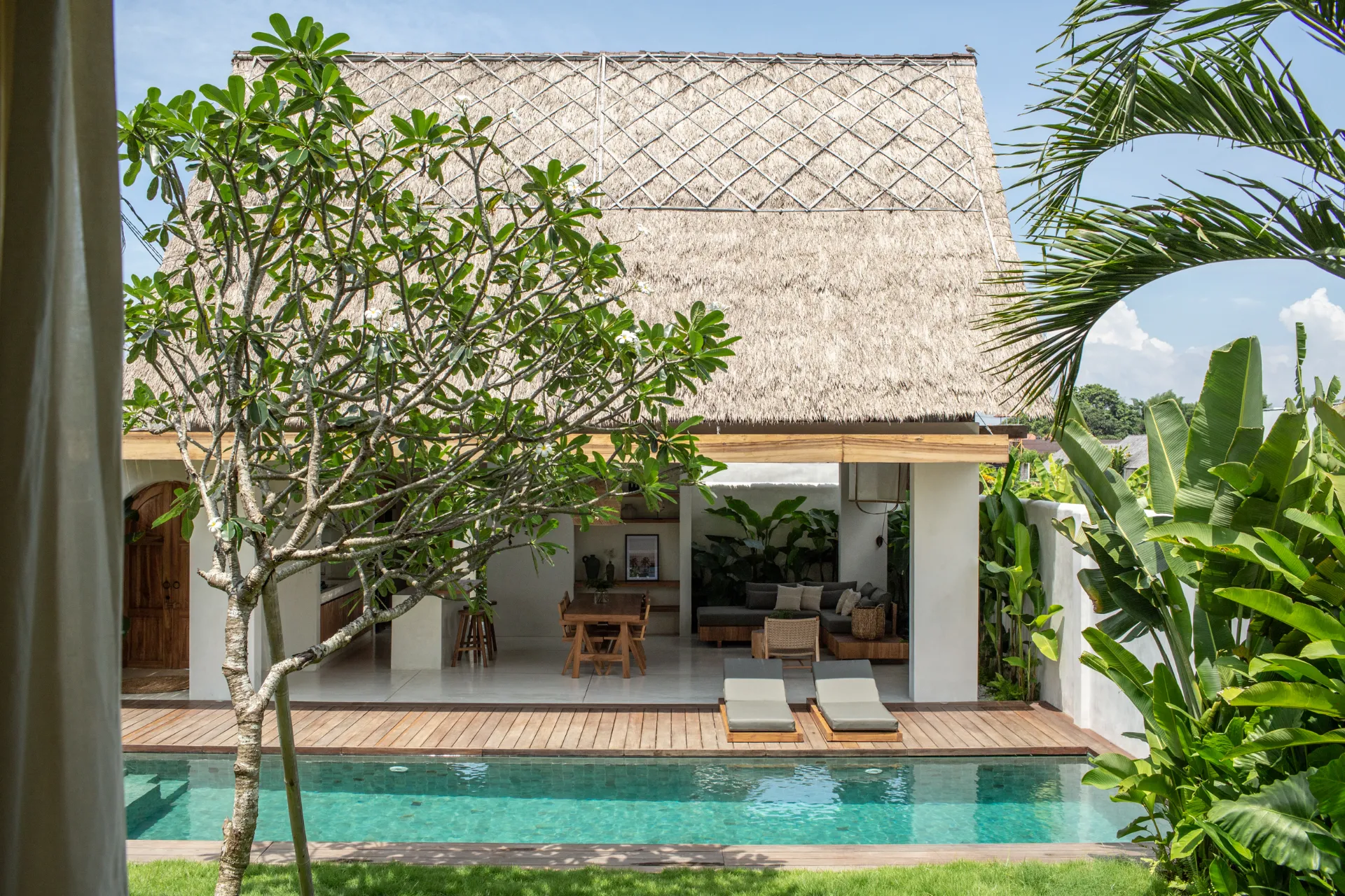 Leasehold Villa Batu Bolong Bali – Beachside 3BR with Spacious Garden (NA115)