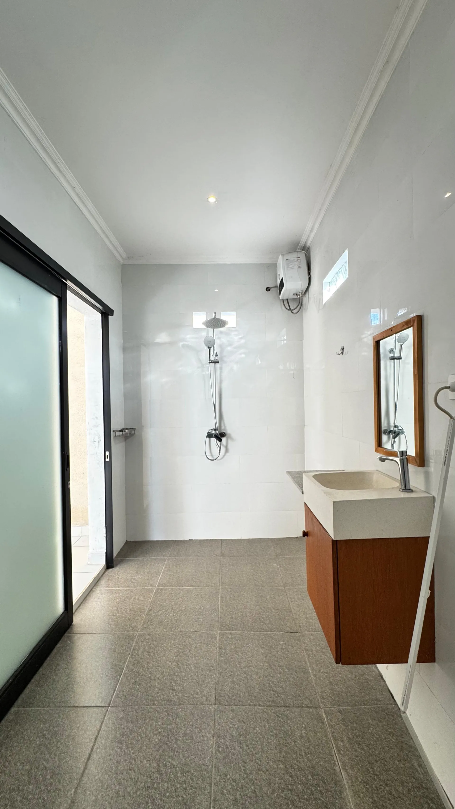 3BR with Big Garden and rice field view near Seseh Pererenan — image 2