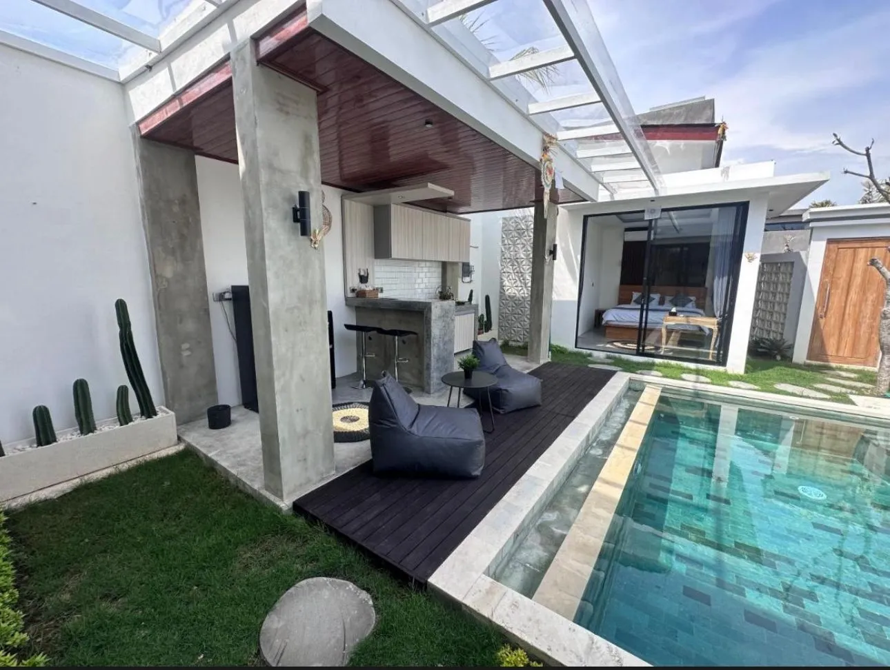 2 BEDROOM VILLA WITH PRIVATE POOL IN CANGGU PADONAN — image 1