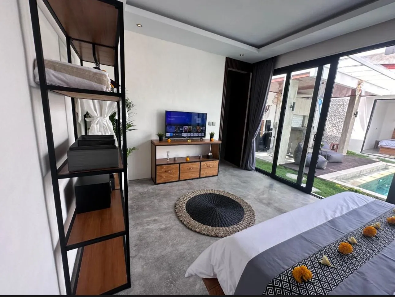 2 BEDROOM VILLA WITH PRIVATE POOL IN CANGGU PADONAN — image 2