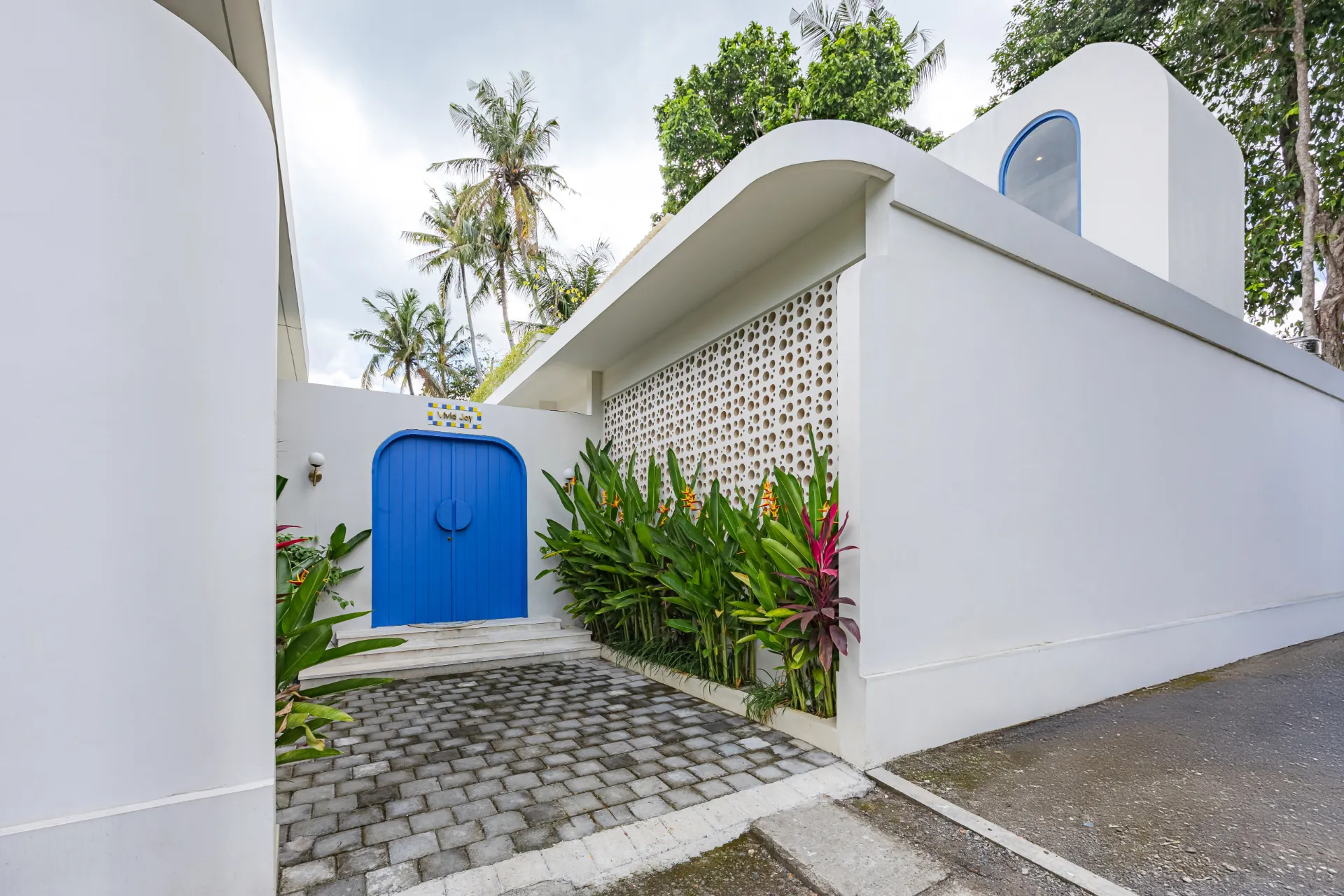 Designer Brand New 2-Bedroom Villa with Rice Paddy View — image 1