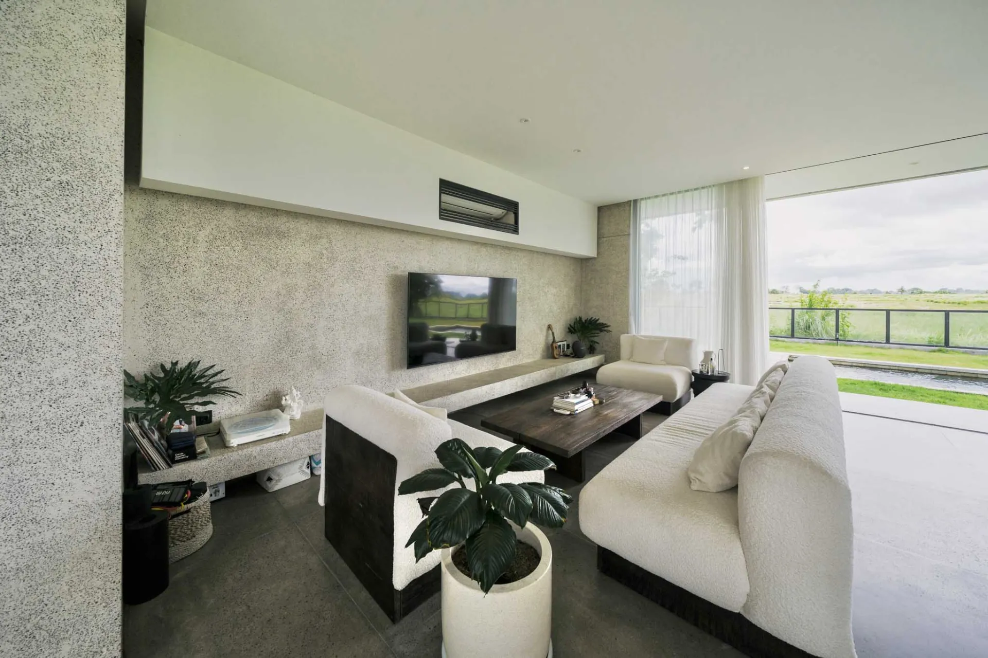 4BR Modern Villa with Greenbelt Views in Kaba-Kaba (B-KK31) — image 2