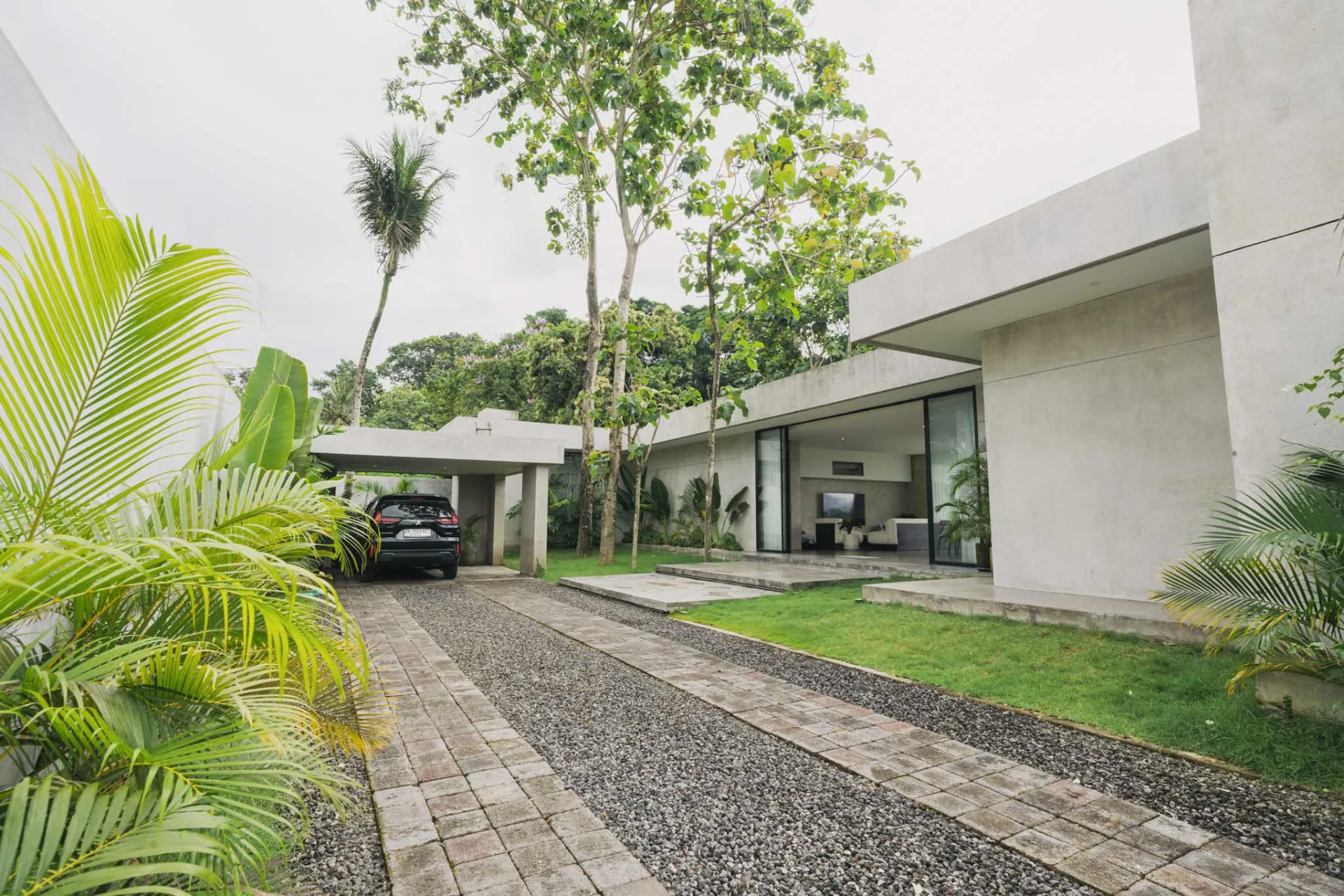 4BR Modern Villa with Greenbelt Views in Kaba-Kaba (B-KK31) — image 3