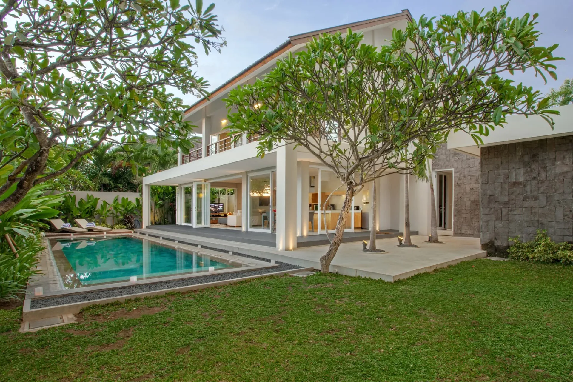 4 BEDROOM VILLA IN BERAWA IDR 50 MILL/MONTH — image 1