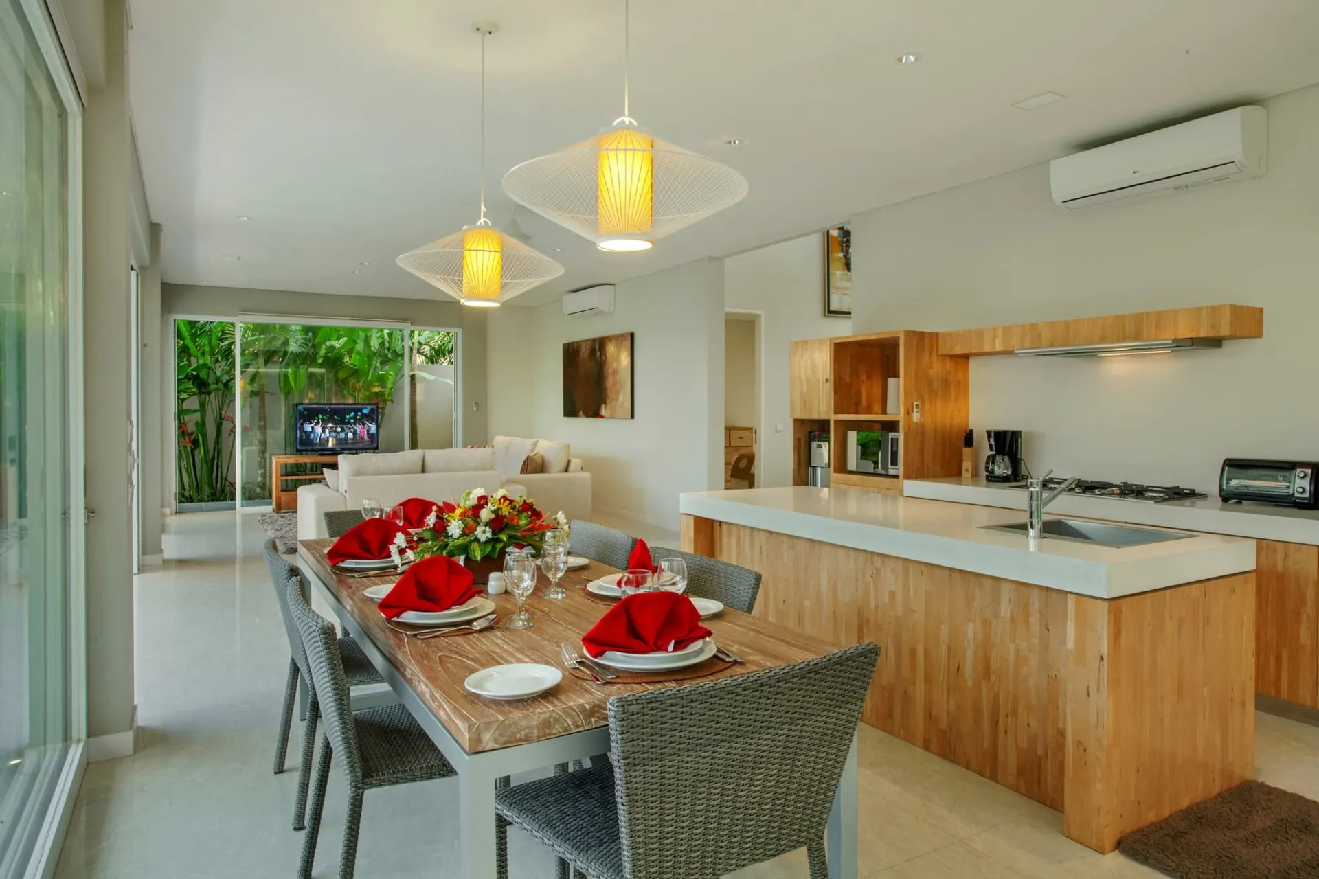 4 BEDROOM VILLA IN BERAWA IDR 50 MILL/MONTH — image 2