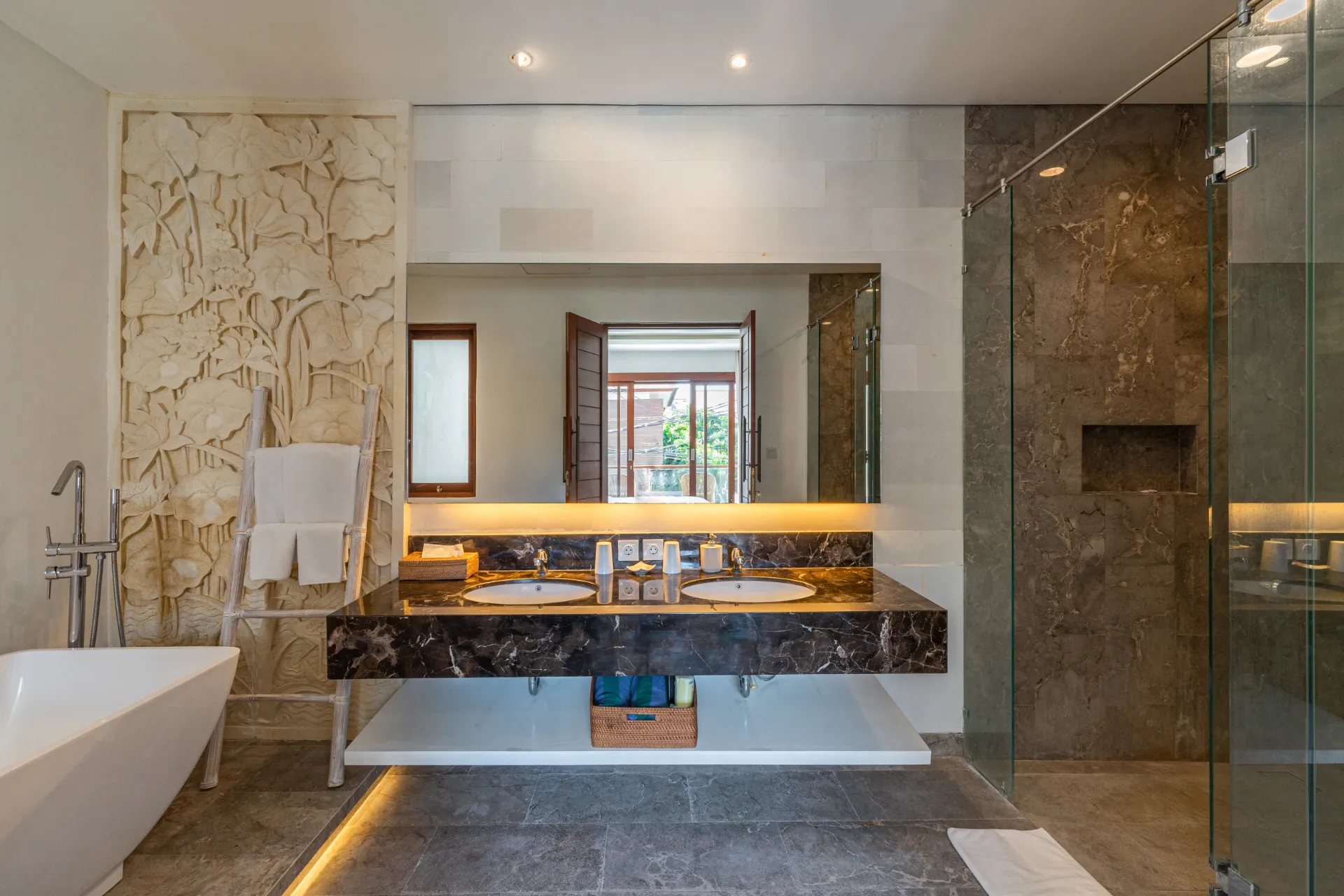 Villa Ombak - 2 Bedroom Villa in Ombak Villa Residence next to Mengening Beach! — image 4