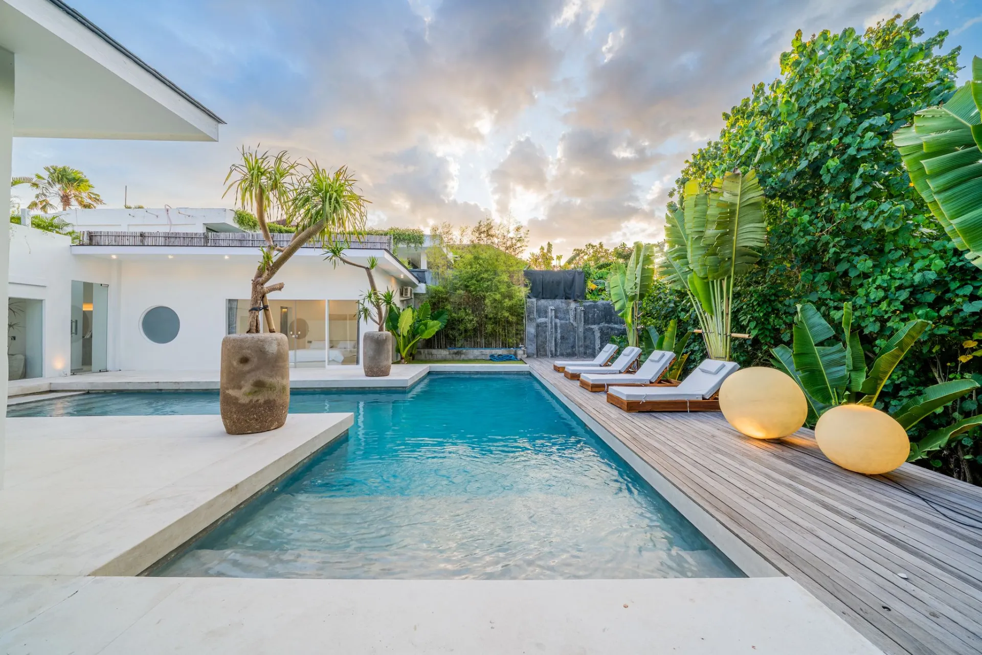 Modern 4BR Villa in Pererenan - 6 mins walk to Echo Beach