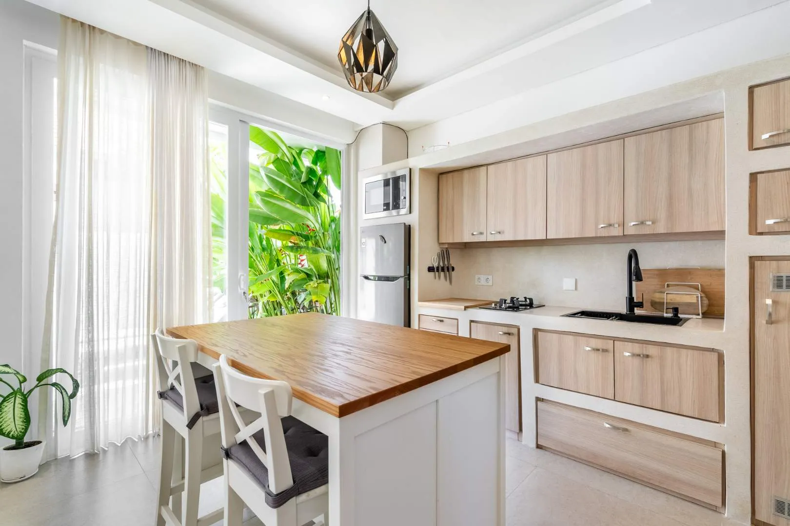 Built in 2025 - 2BR Modern Villa in Canggu — image 4