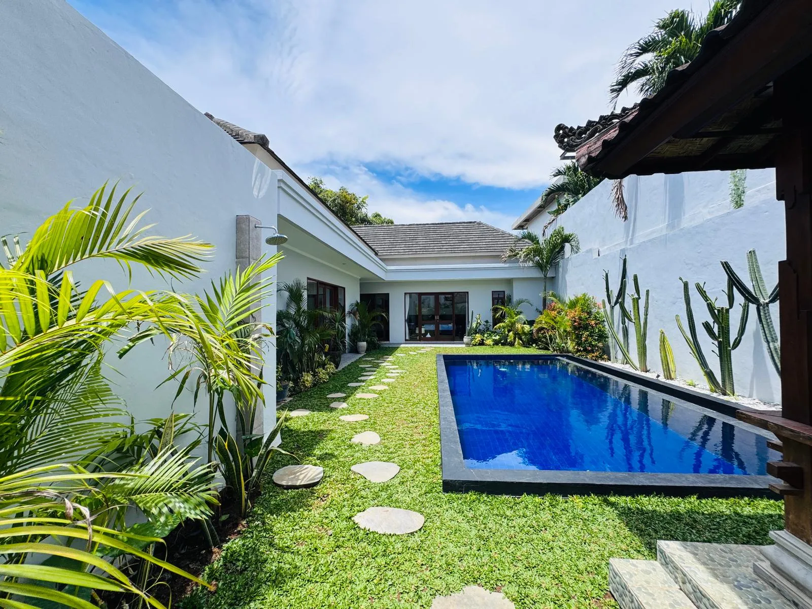 Villa Kayu Putih - 2 BEDROOM VILLA IN CENTRAL BERAWA — image 3