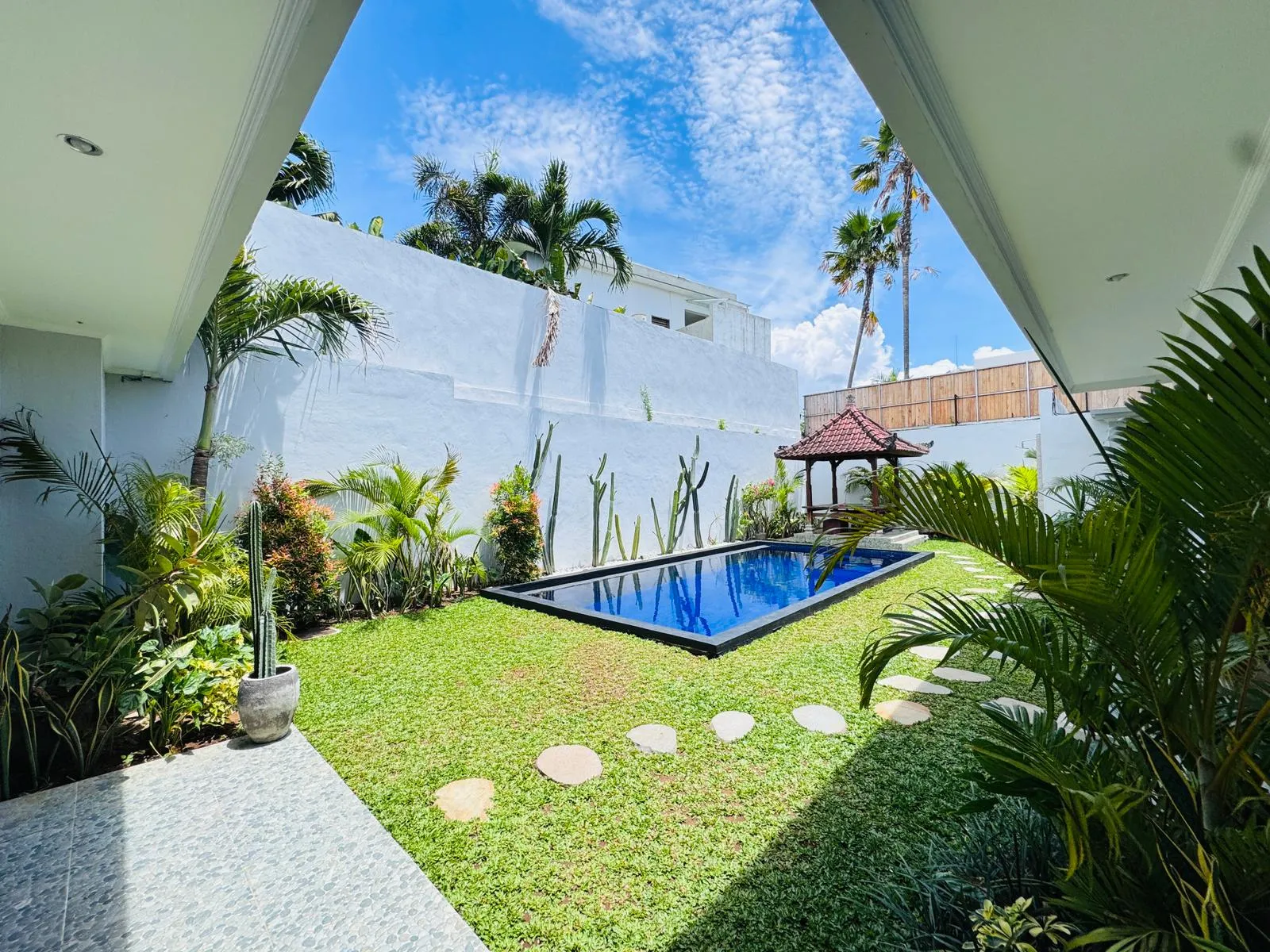 Villa Kayu Putih - 2 BEDROOM VILLA IN CENTRAL BERAWA — image 1