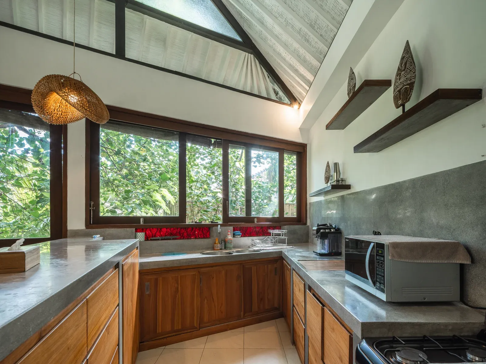 2 BEDROOM VILLA FULLY FURNISHED IN BATU BOLONG — image 2
