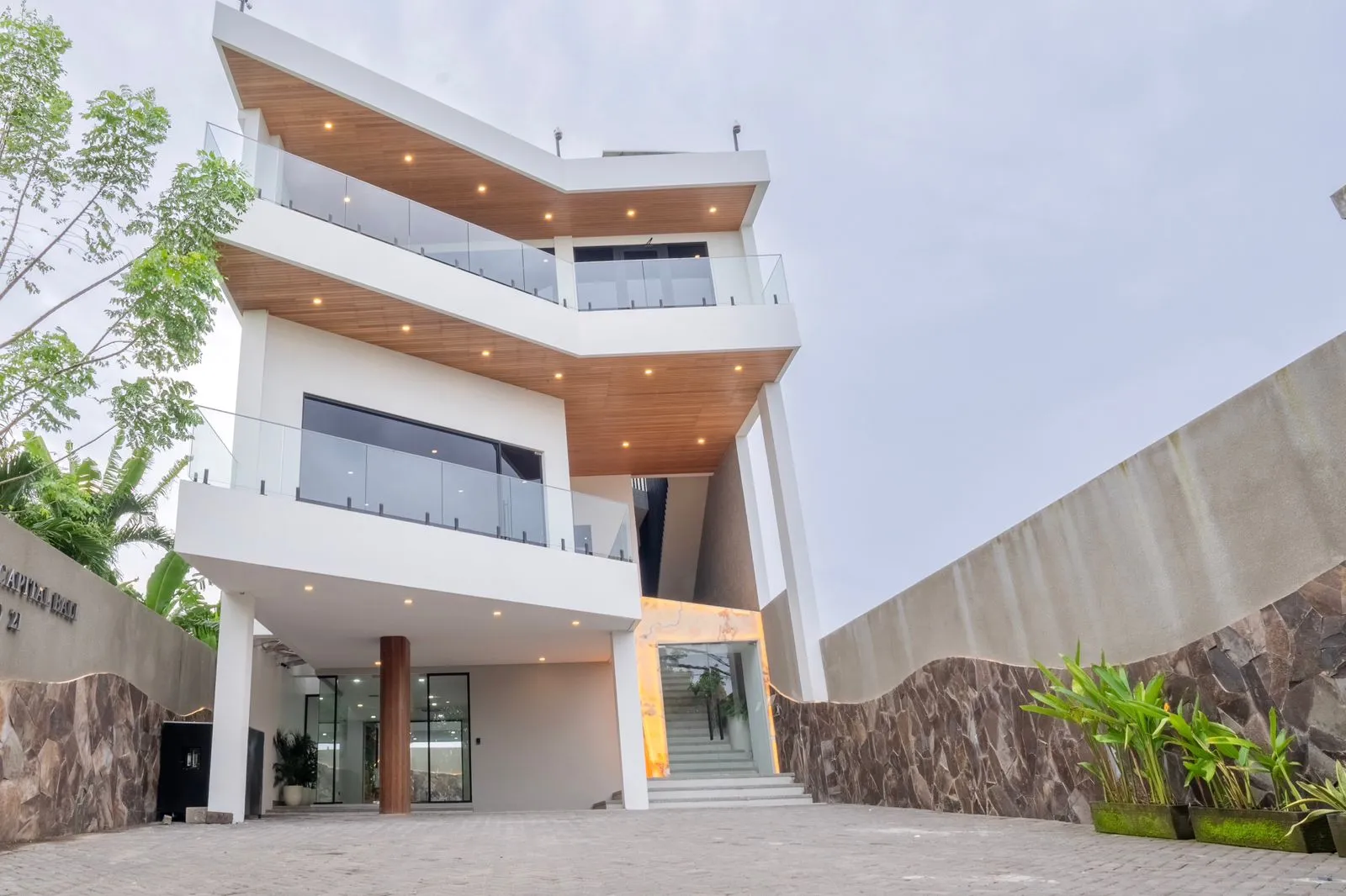Penthouse x Office | 4 Bedrooms and 7 Bathrooms