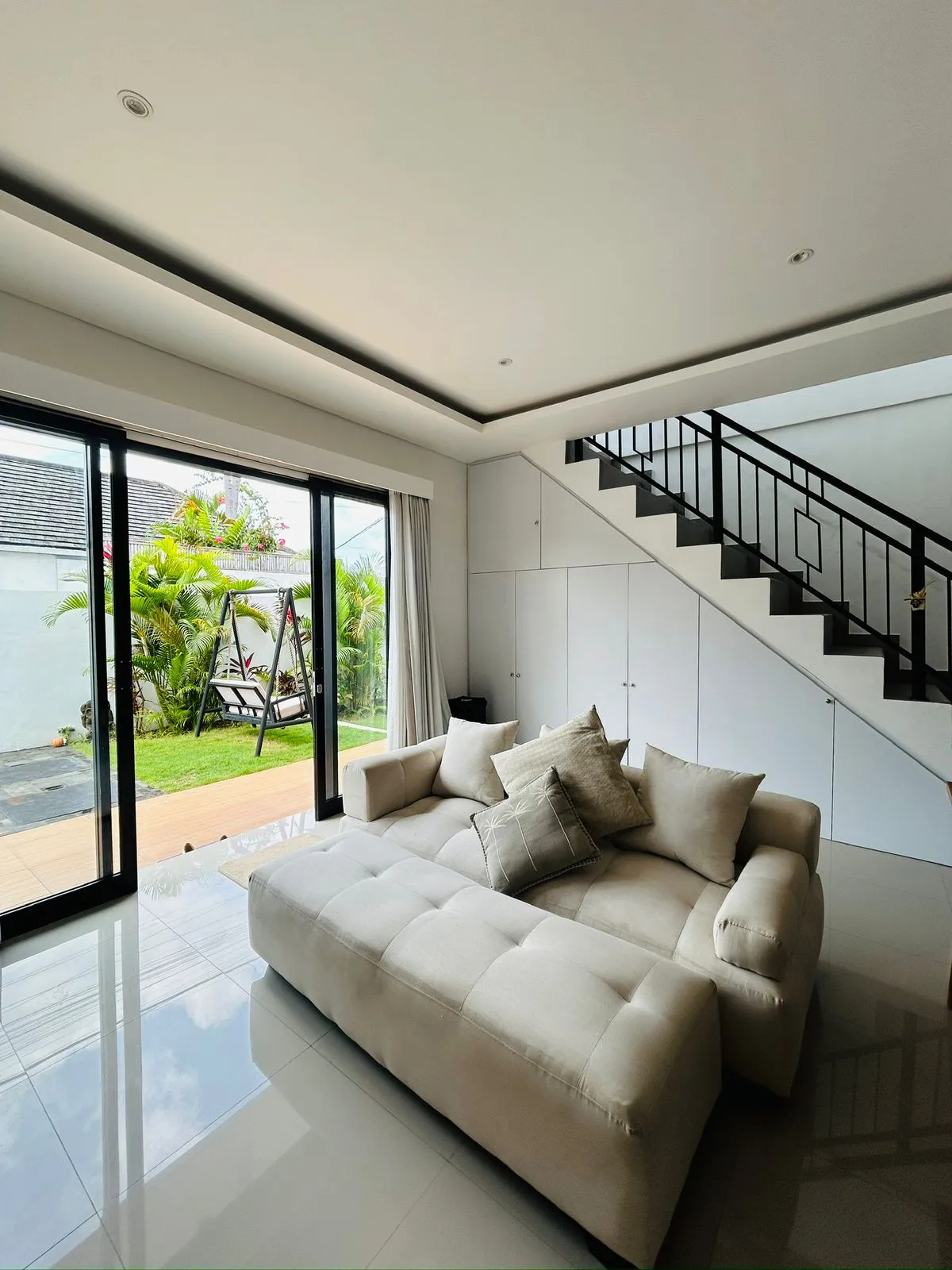 3 Bedroom Enclosed Living NEW VILLA FOR RENT - Umalas — image 4