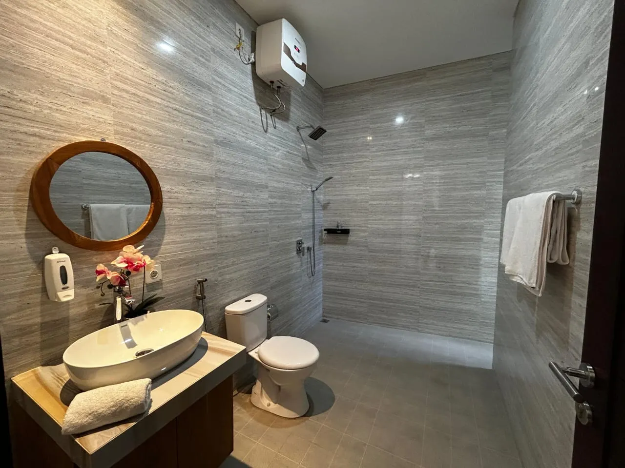 2 Bedroom Quite and Cozy Villa in Padonan Canggu — image 3