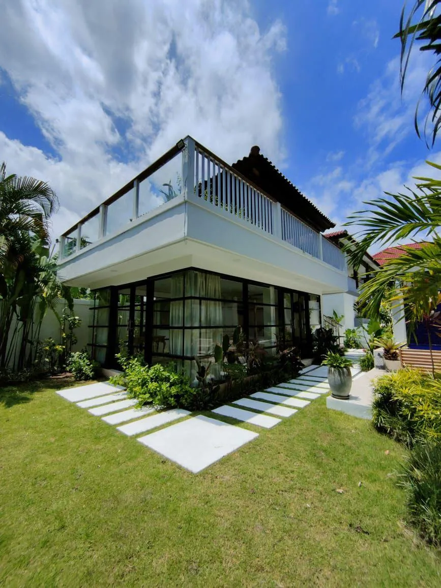 AVAILABLE FOR LEASE 3 BEDROOMS LUXURY VILLA IN PERERENAN