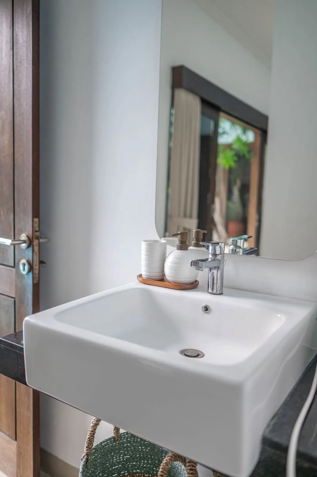 Villa Modern 2 Bed In Kerobokan Badung Bali — image 3