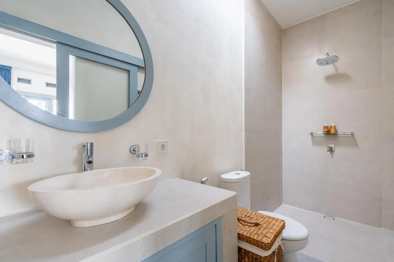 Spacious 2-Bedroom Villa with Rice Paddy View — image 3