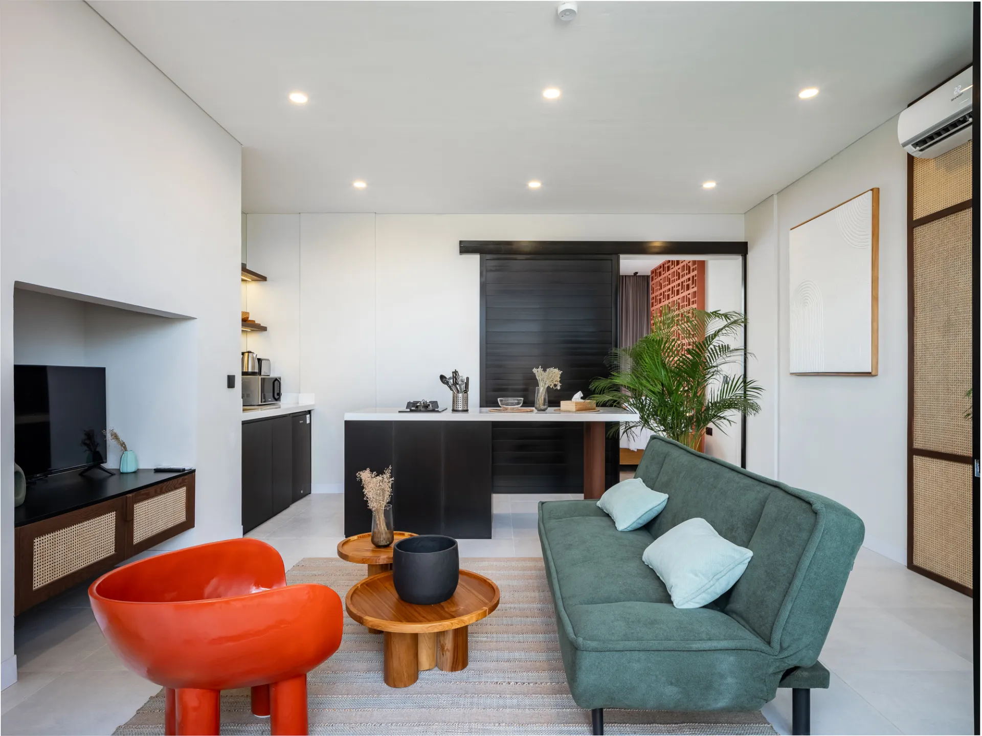 Seseh Living - Stylish Seseh Apartment with Relaxing Pool Access — image 4
