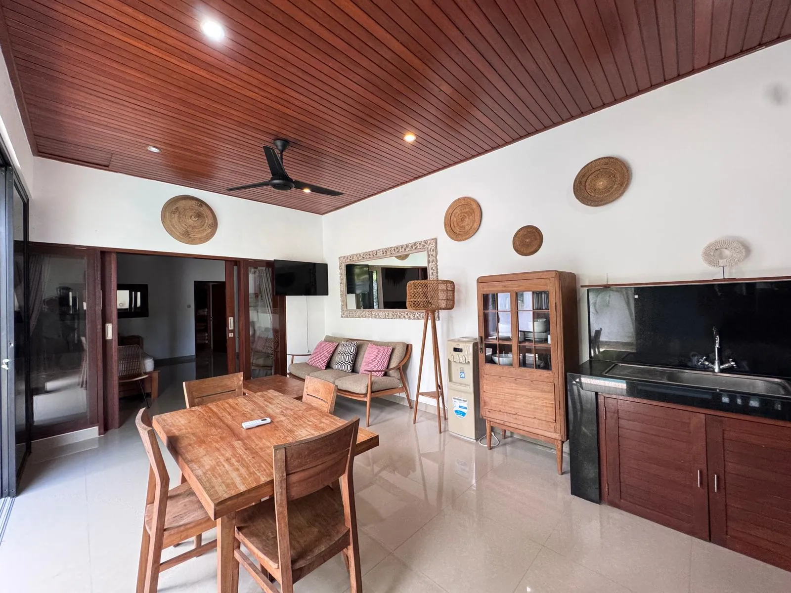 2 BEDROOM MODERN VILLA IN UMALAS — image 3