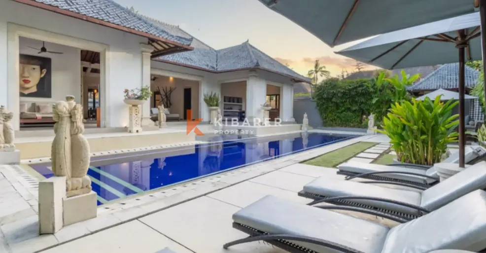 Tropical Hideaway - Expansive 5BR Villa in Seminyak's Golden Triangle YRV4549