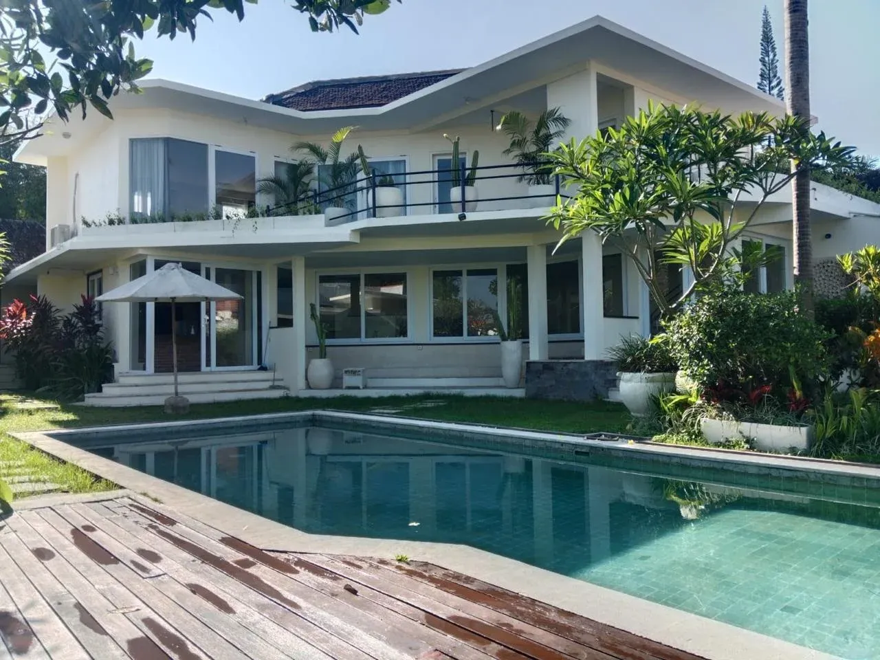 3 BEDROOMS VILLA IN PERERENAN FOR RENT