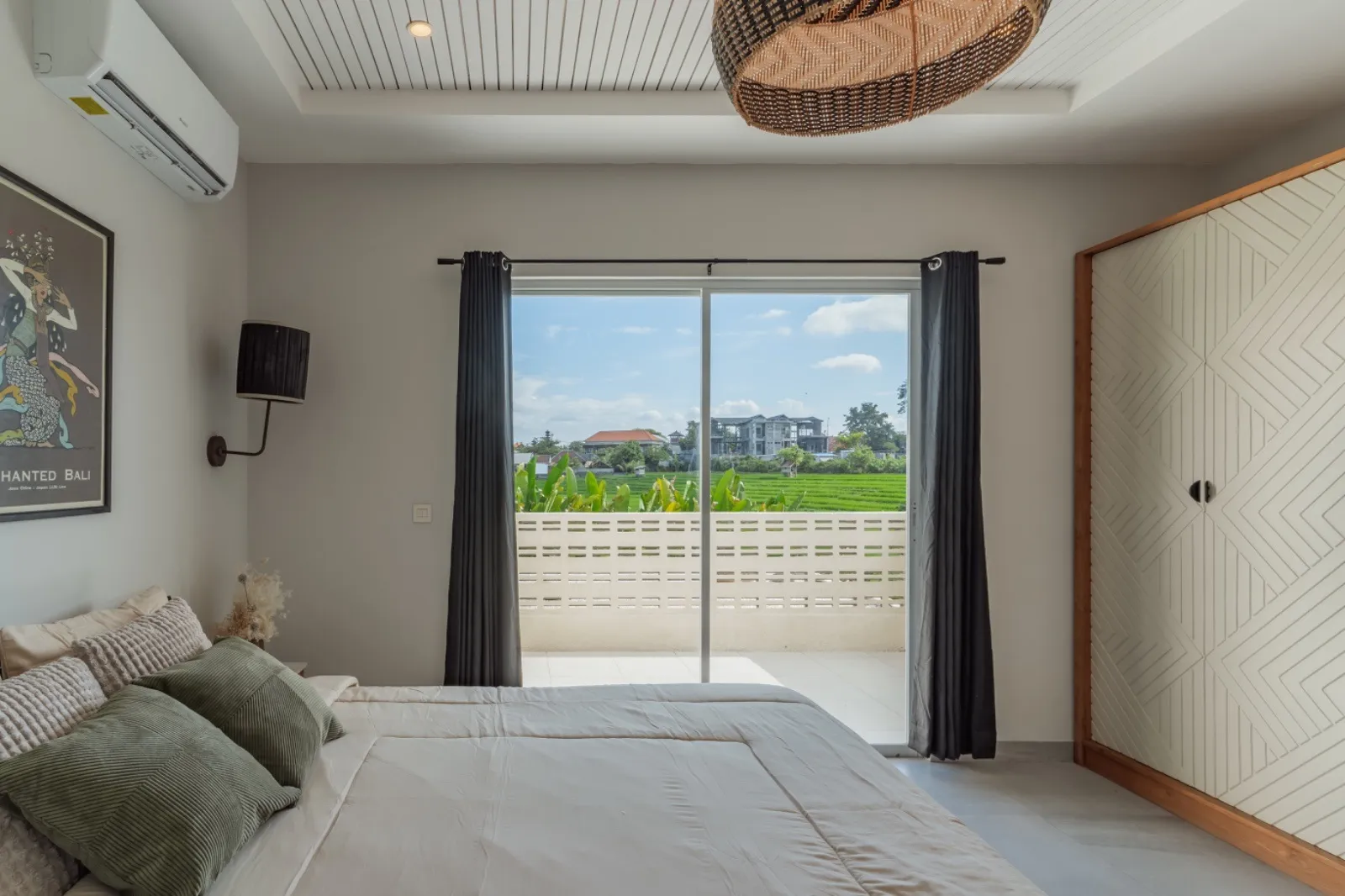 Villa For Rent 3 Bed In Berawa Tibubeneng Bali — image 4