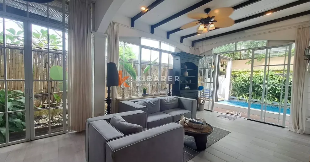 Warmth Three-Bedrooms Villa in Strategic Area of Berawa YRC5287 — image 4