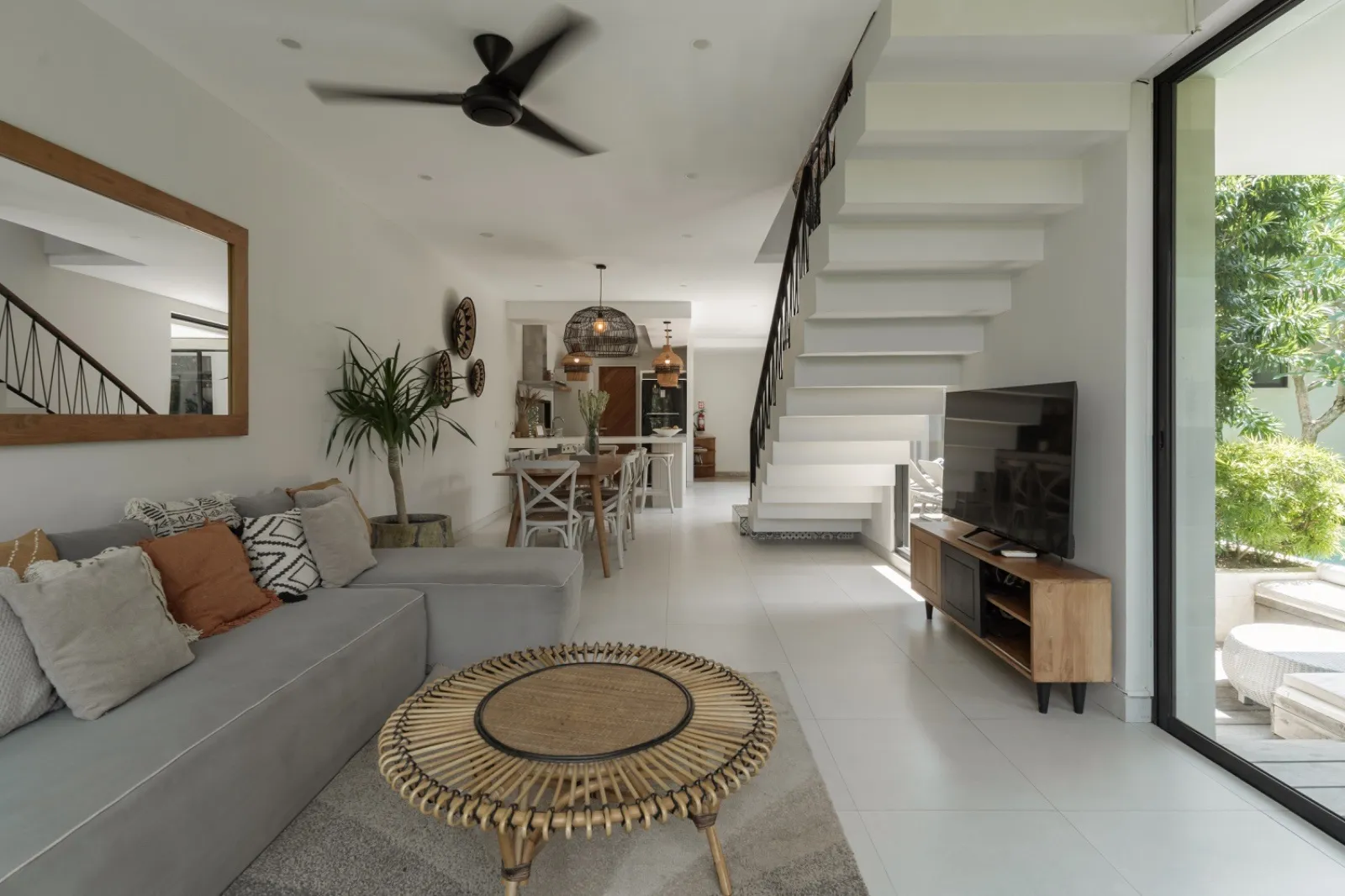 Villa For Rent 4 Bed In Berawa Tibubeneng Bali — image 2