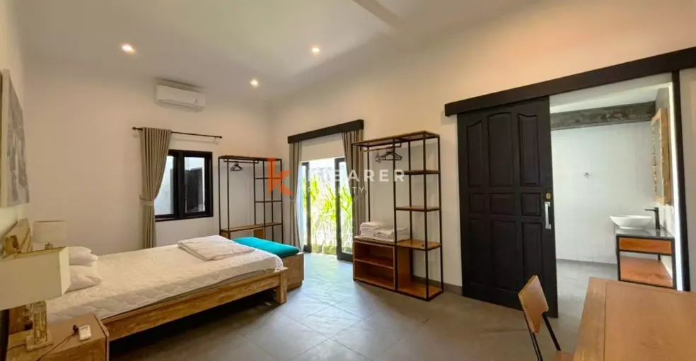 Awesome Newly Renovated Enclosed Five Bedrooms Villa in Umalas YRV4065 — image 2