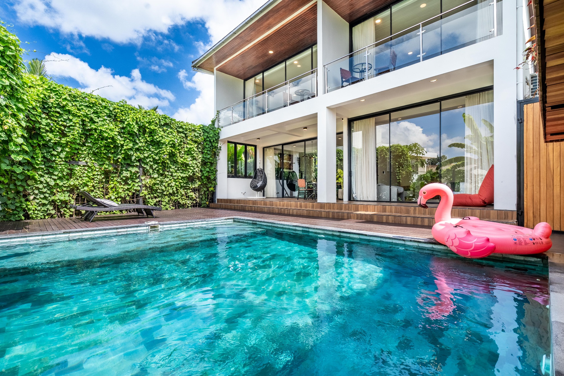 Luxury Smart Home Villa for Sale in Canggu — 36-Year Leasehold Investment — image 1