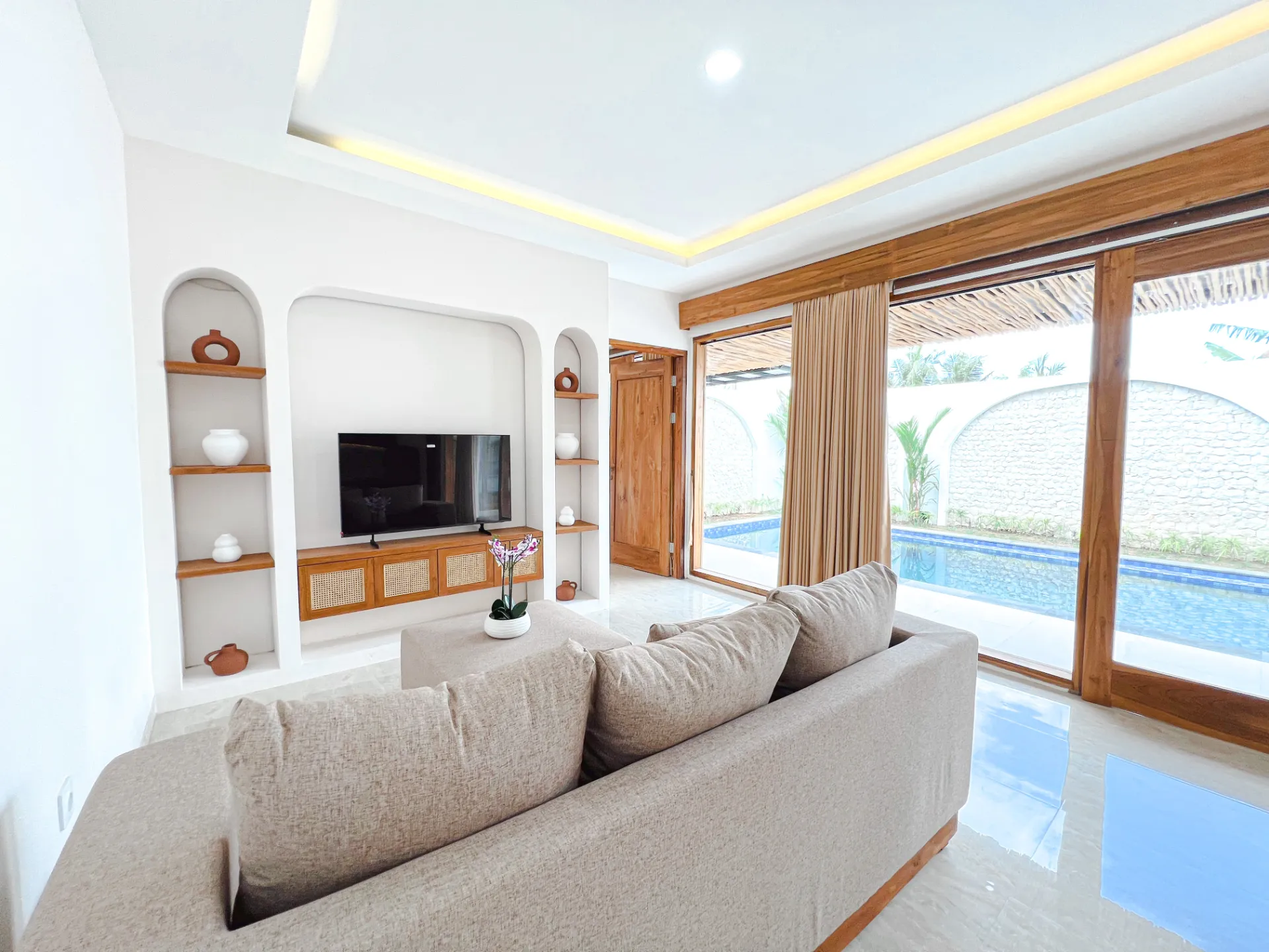 Tropical Villa - 2BR - Kedungu — image 1
