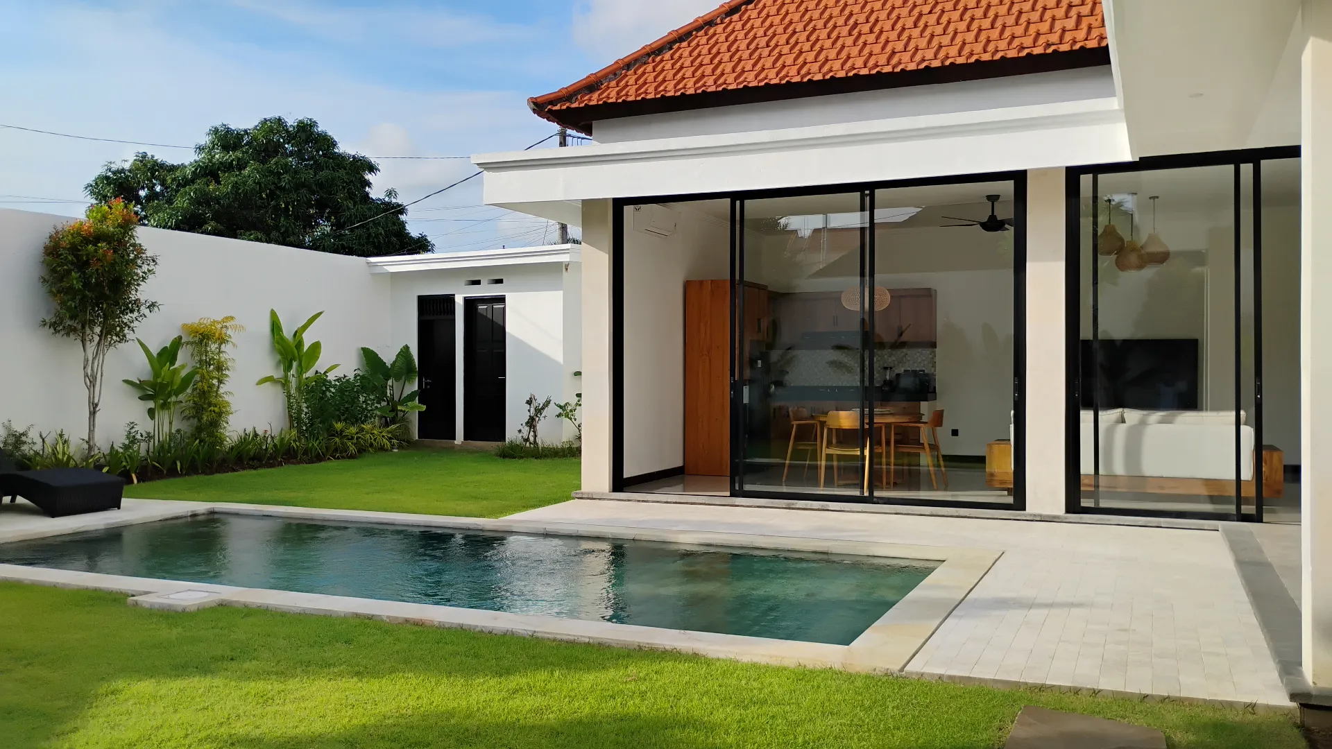 NEWLY BUILD! BIG GARDEN - 2 BEDROOMS VILLA FOR MONTHLY RENT IN BERAWA - AR28 — image 1
