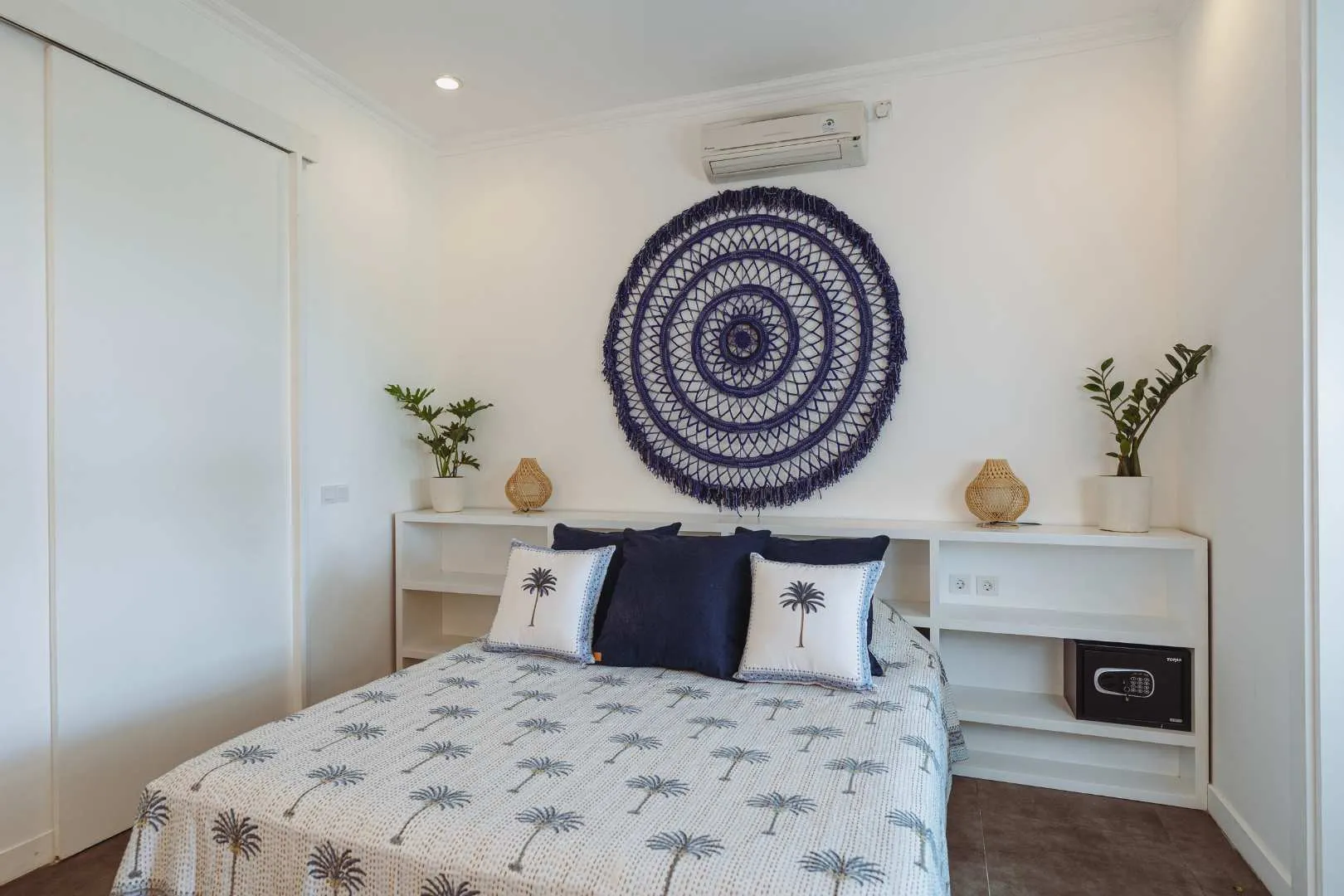 All Included - 1BR Beachside Apartment — image 1