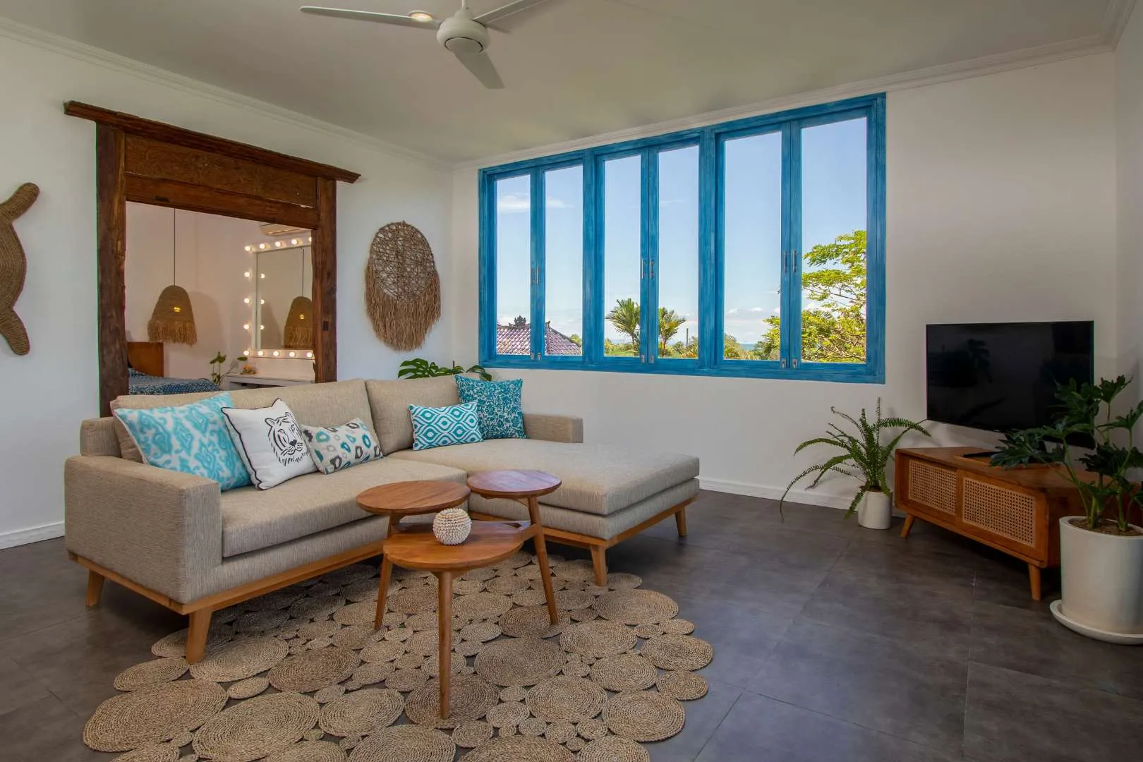 All Included - 1BR Oceanfront Apartment — image 4