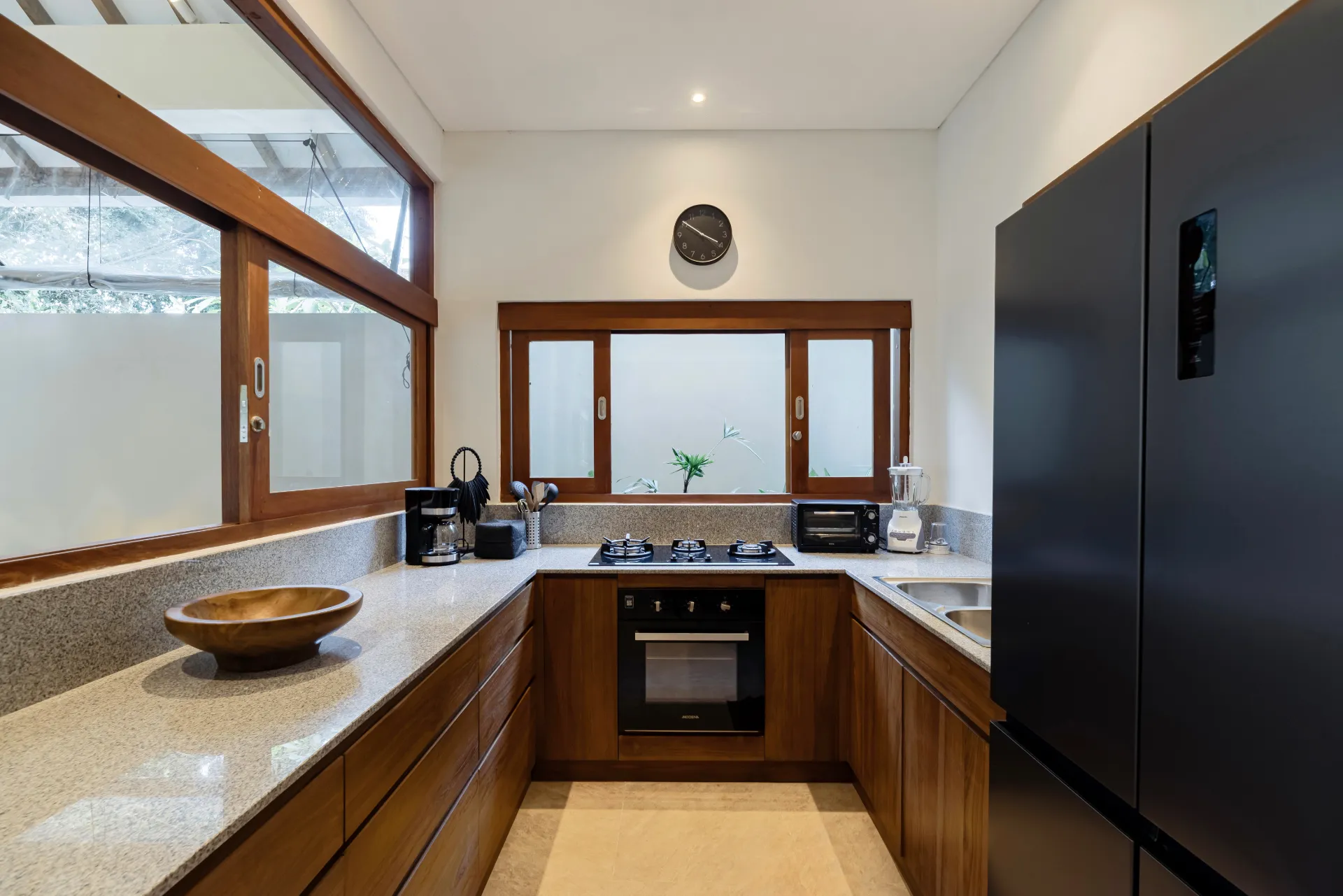 Family 4BR Villa Ideal for Expat Living — image 2