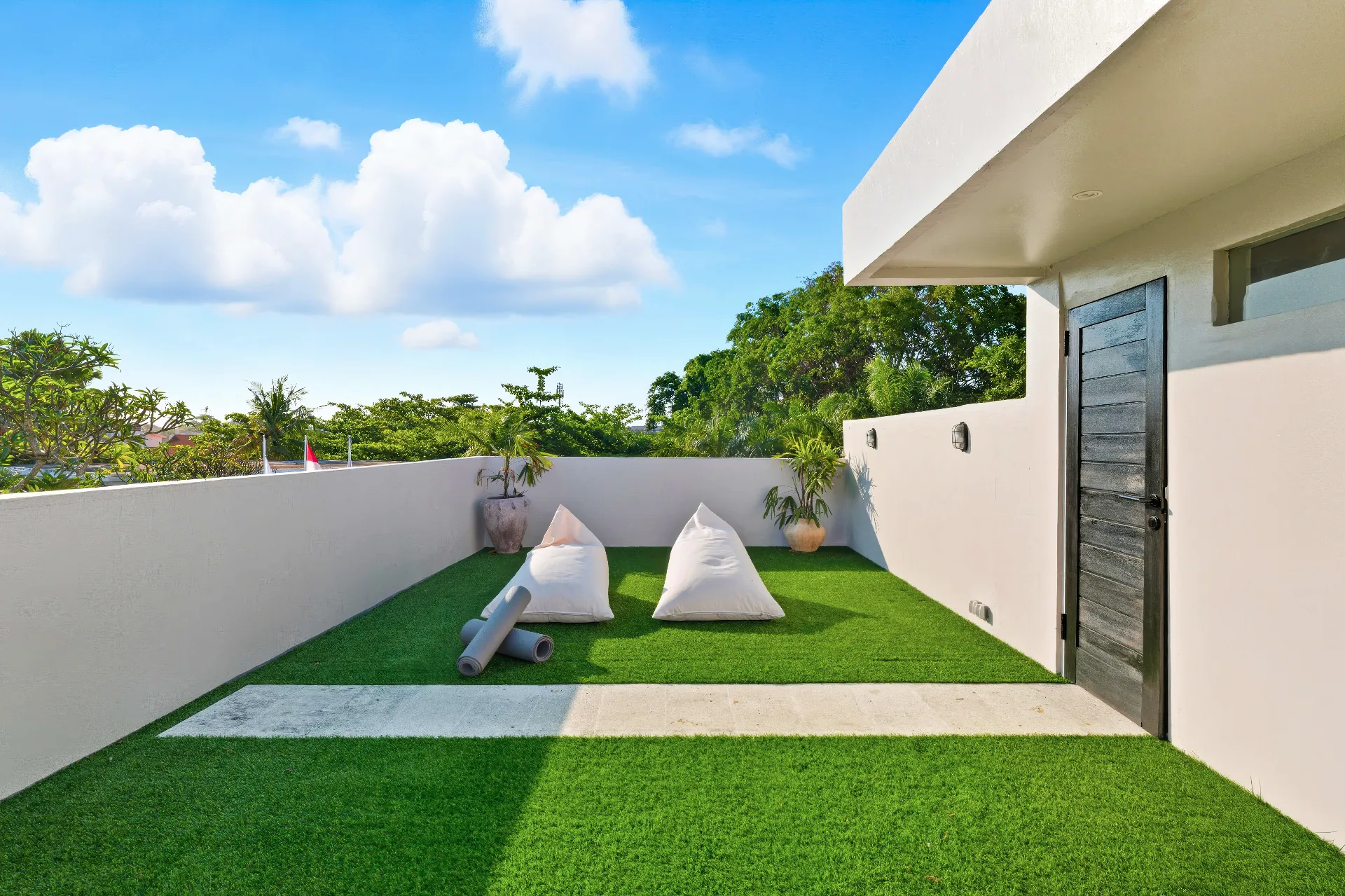 Luxury Villa in Berawa Beach 3BR - Villa Bellavera — image 1