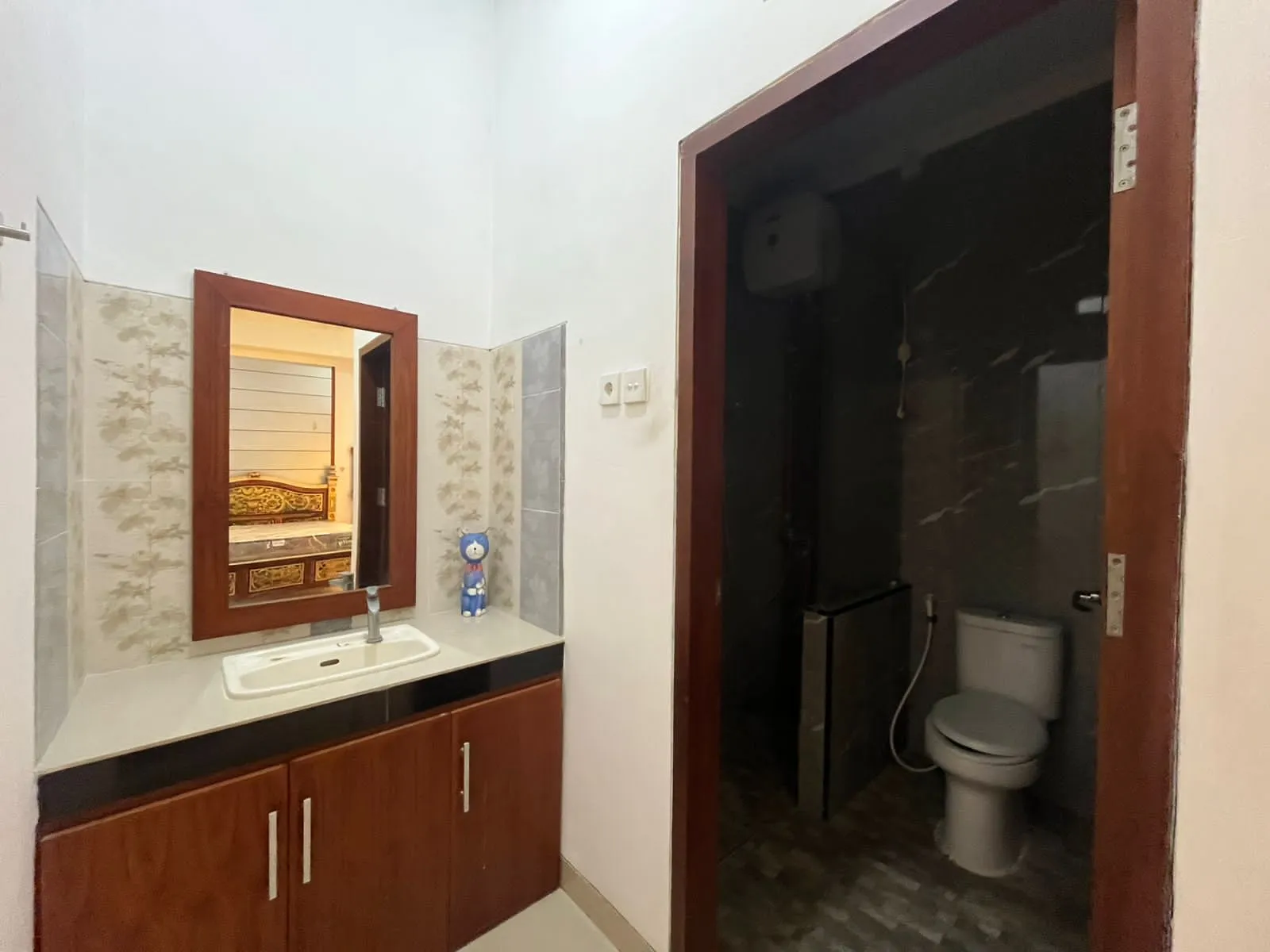 PTS 01- For Rent Semi Villa House Kedonganan Near Airport Kuta — image 1