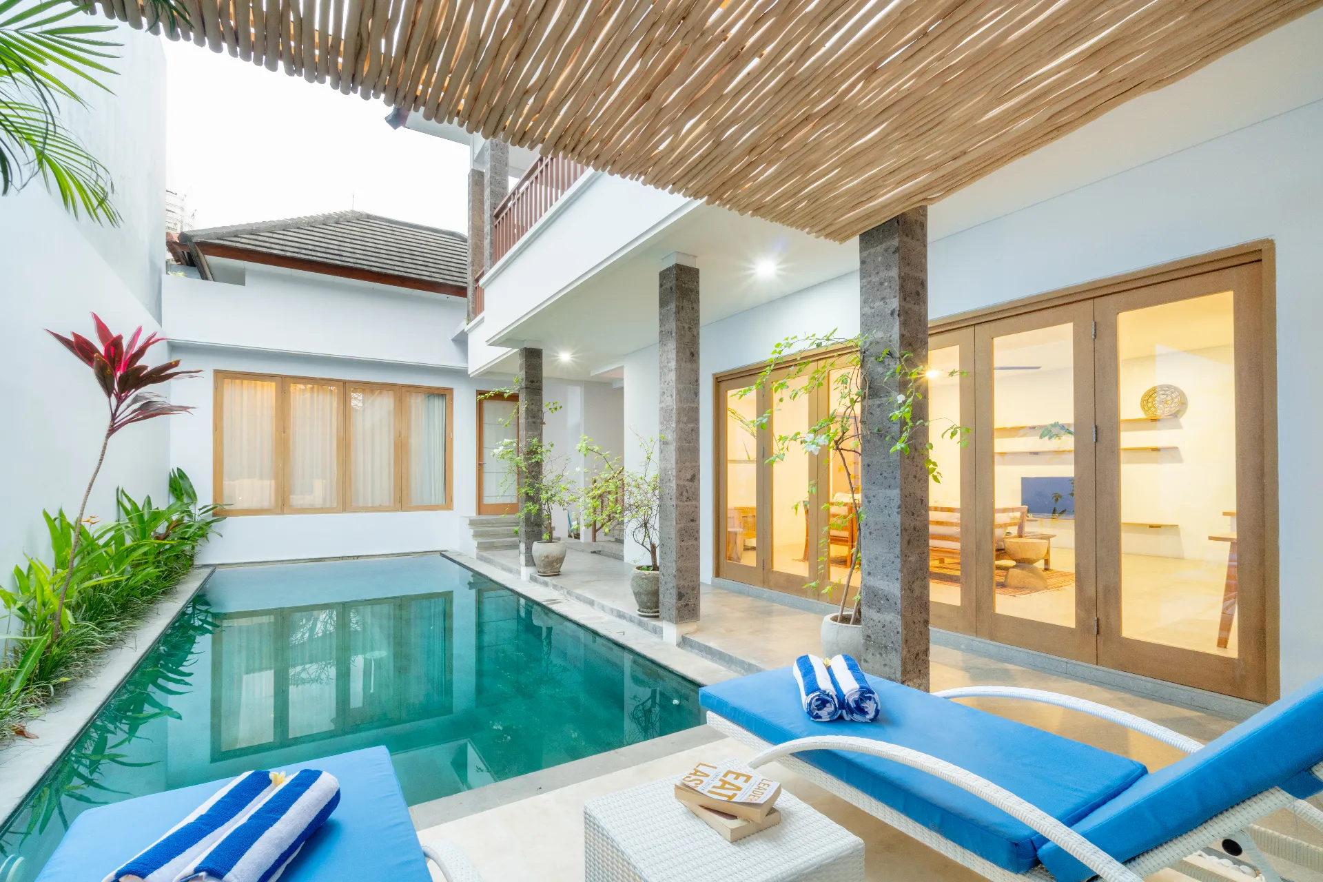 3 BEDROOMS VILLA FOR RENT & FREEHOLD SALE -YO193