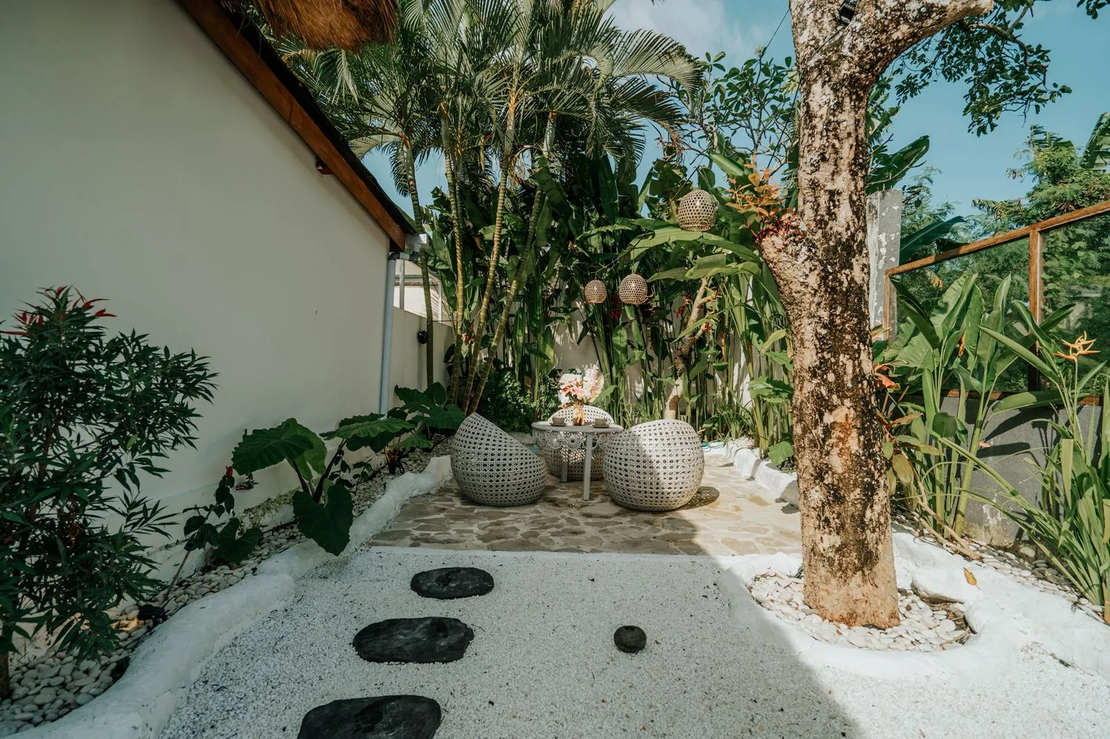 4BR Luxury Villa w/ Garden & Jungle Views — image 1