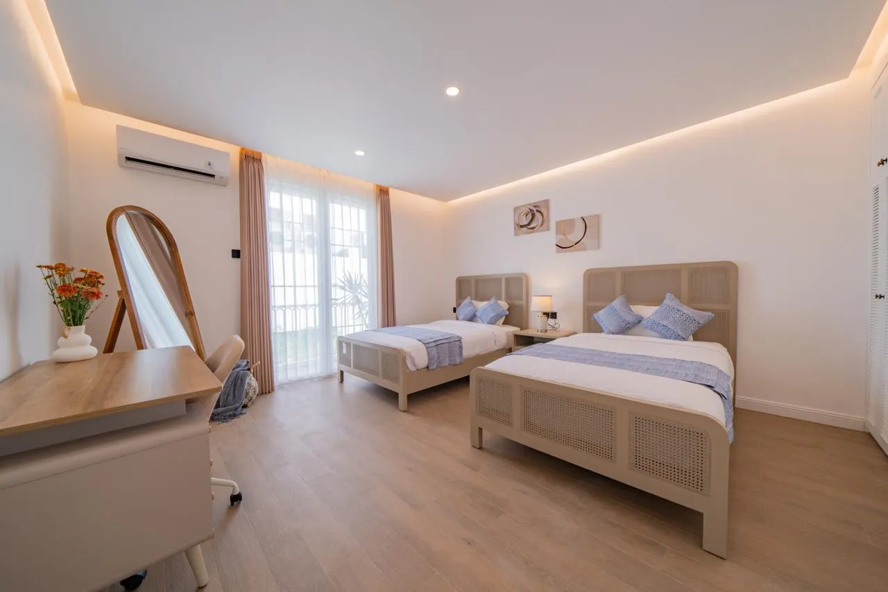 Brand New Modern 3 Bedroom Villa in Bumbak - Central Umalas for Yearly Rental — image 4