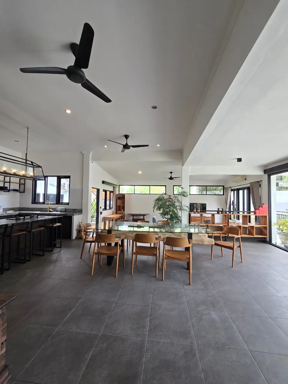 SPACIOUS 5-BEDROOM FAMILY VILLA IN PRIME UMALAS