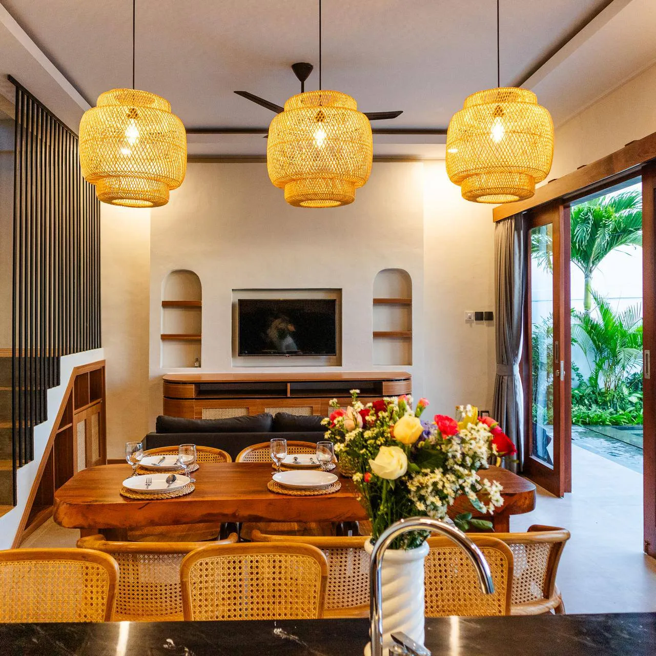 3 BR VILLA IN SESEH — image 1