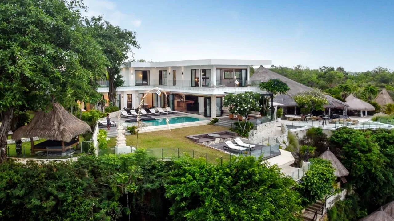 FOR RENT 5 BEDROOMS LUXURY VILLA IN PECATU