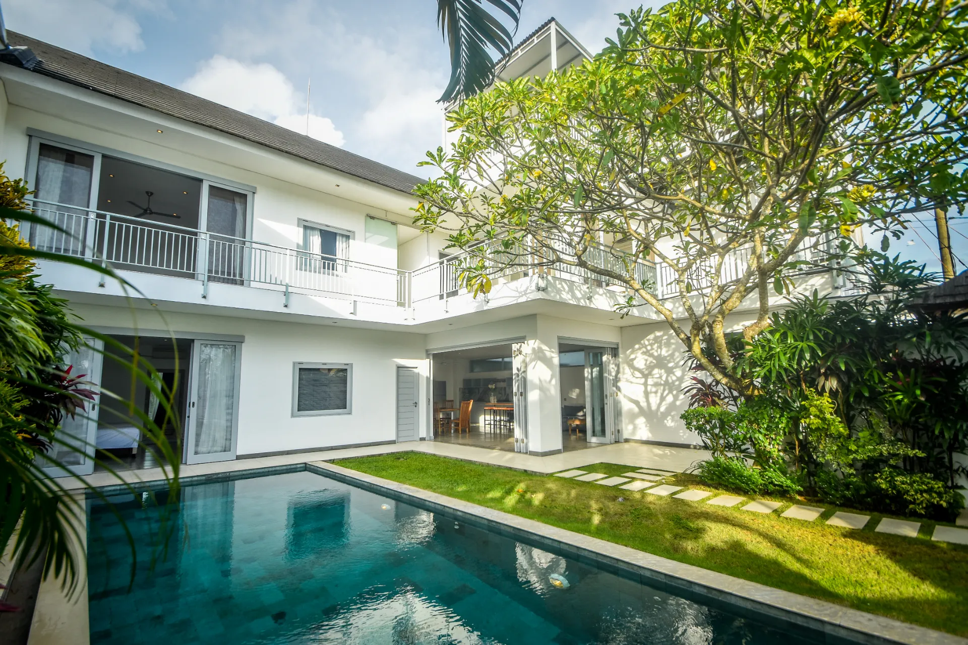 4 Bedrooms Villa Berawa Central
