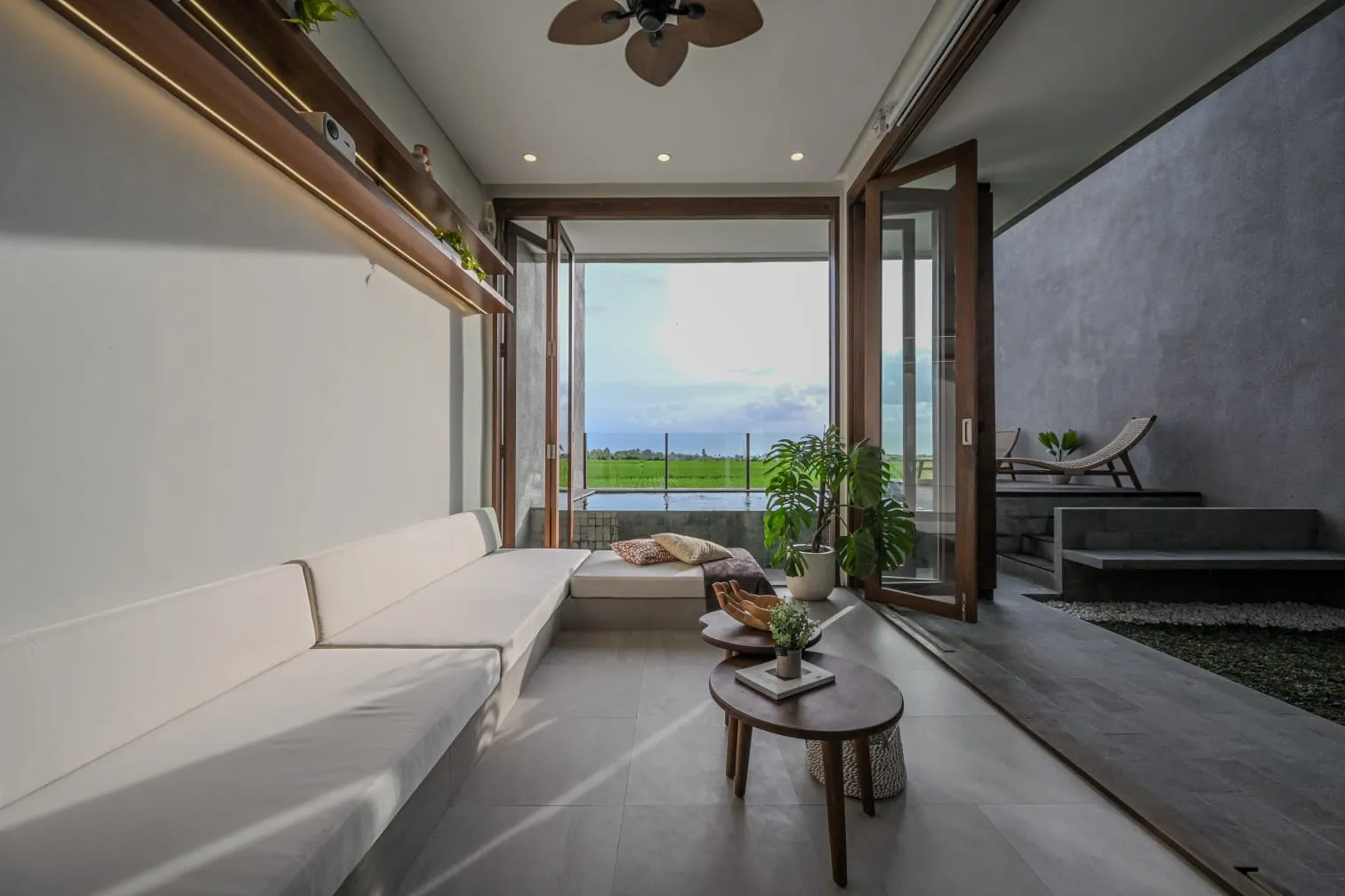 Villa Mahadira - Modern 2-Bedroom Villa with Rice Field & Ocean View